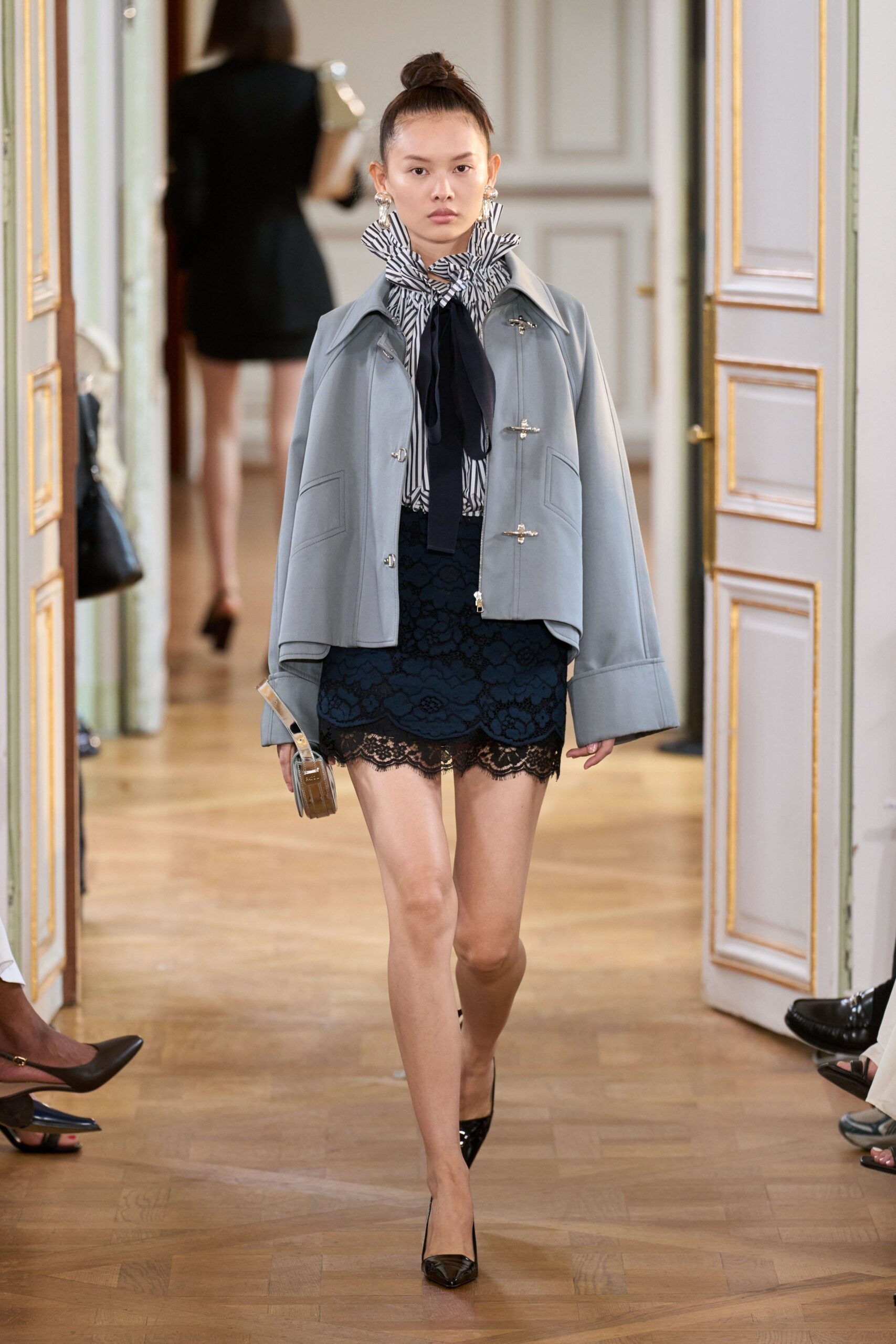 gray cotton long-sleeve collared structured buttoned jacket