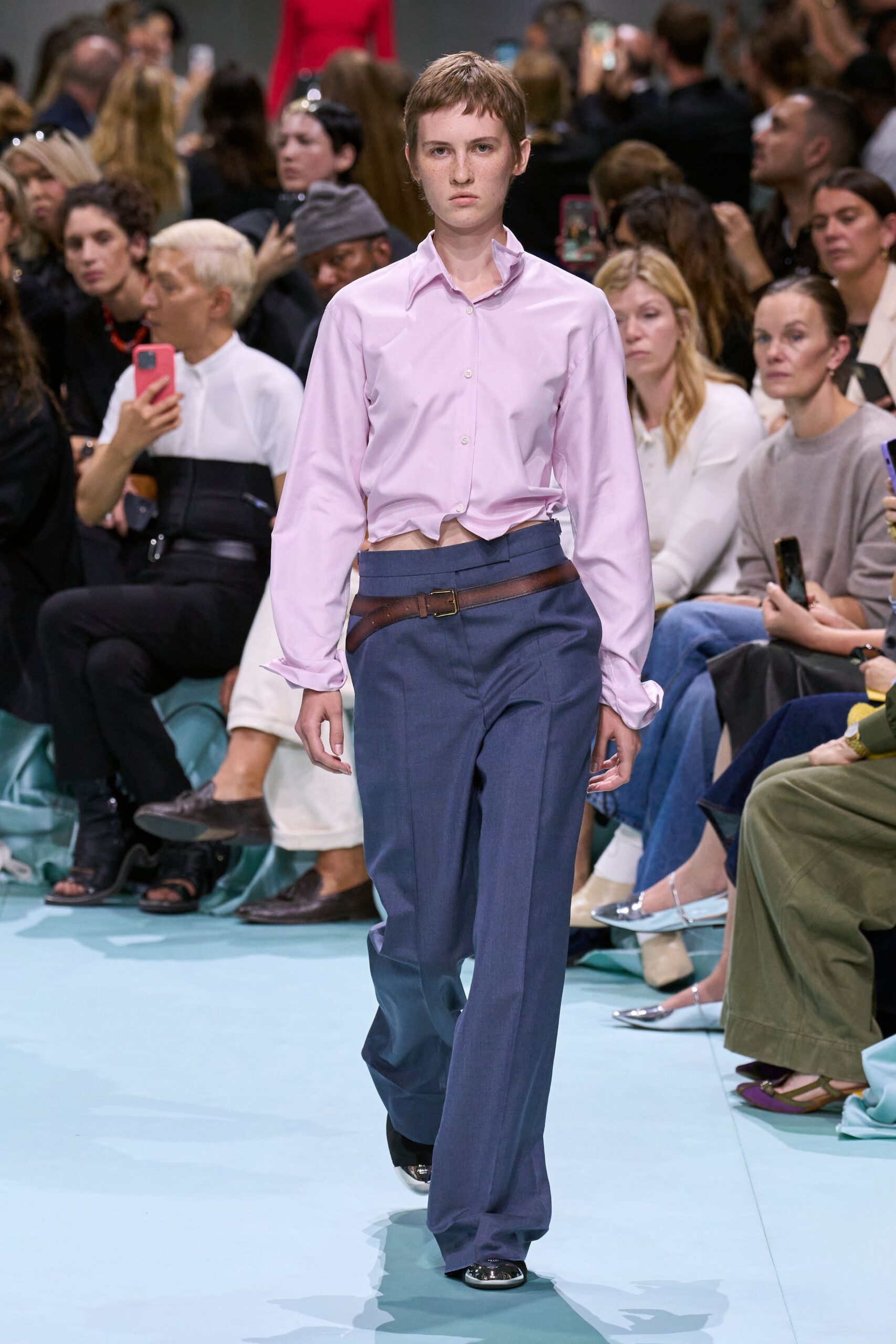 pink cotton long-sleeve collared fitted cropped shirt