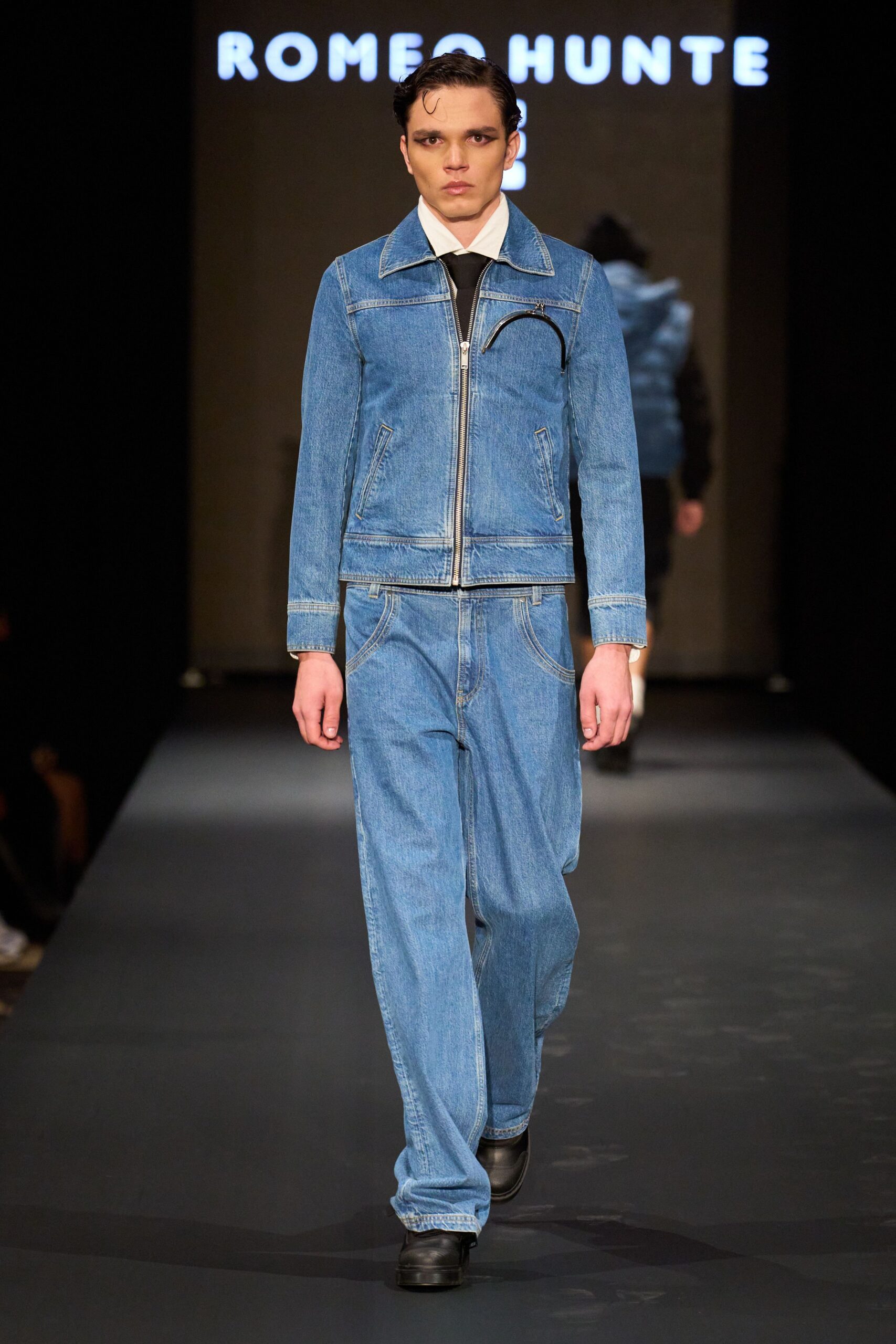 blue denim long-sleeve collared fitted zippered jacket