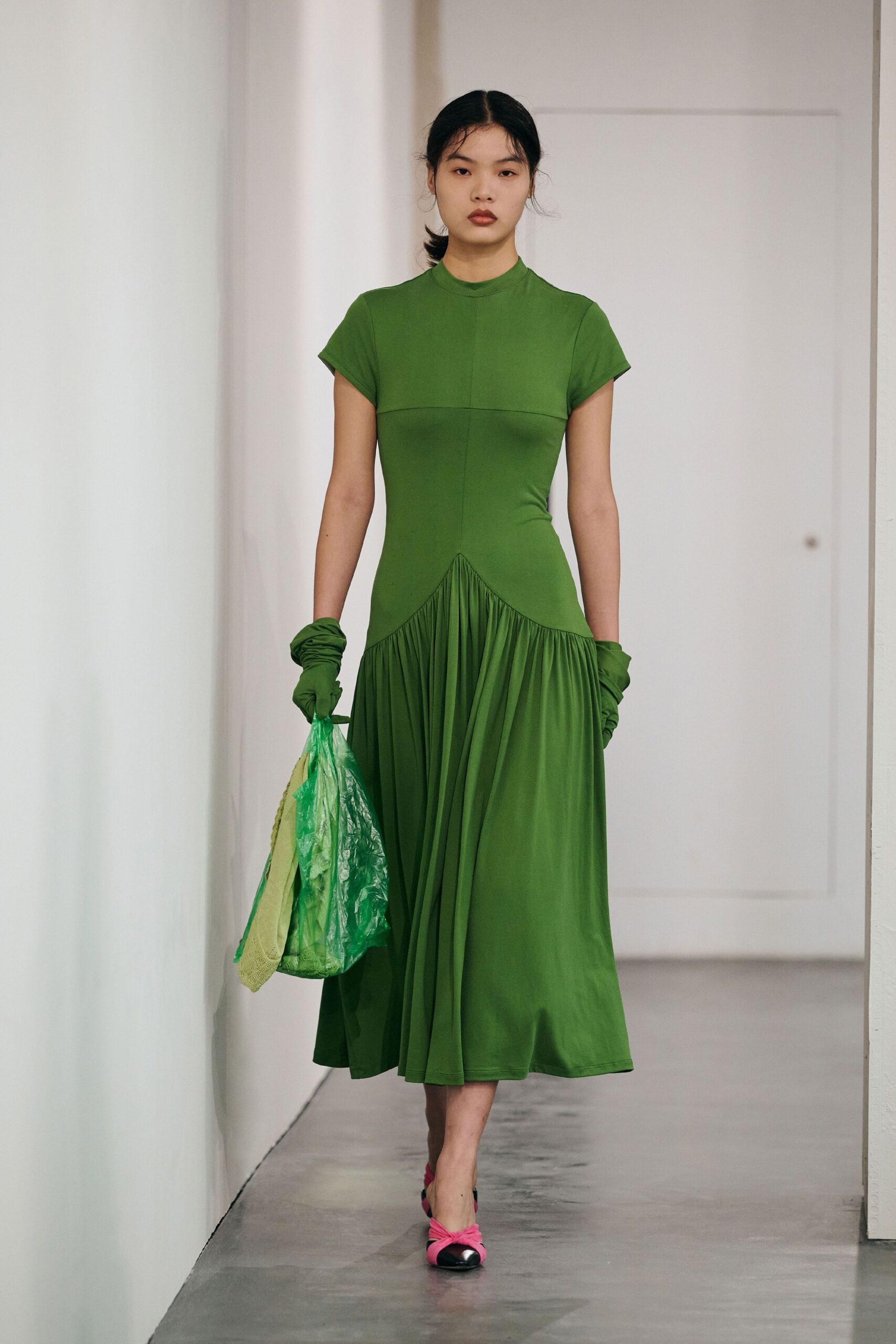 green fitted gloves