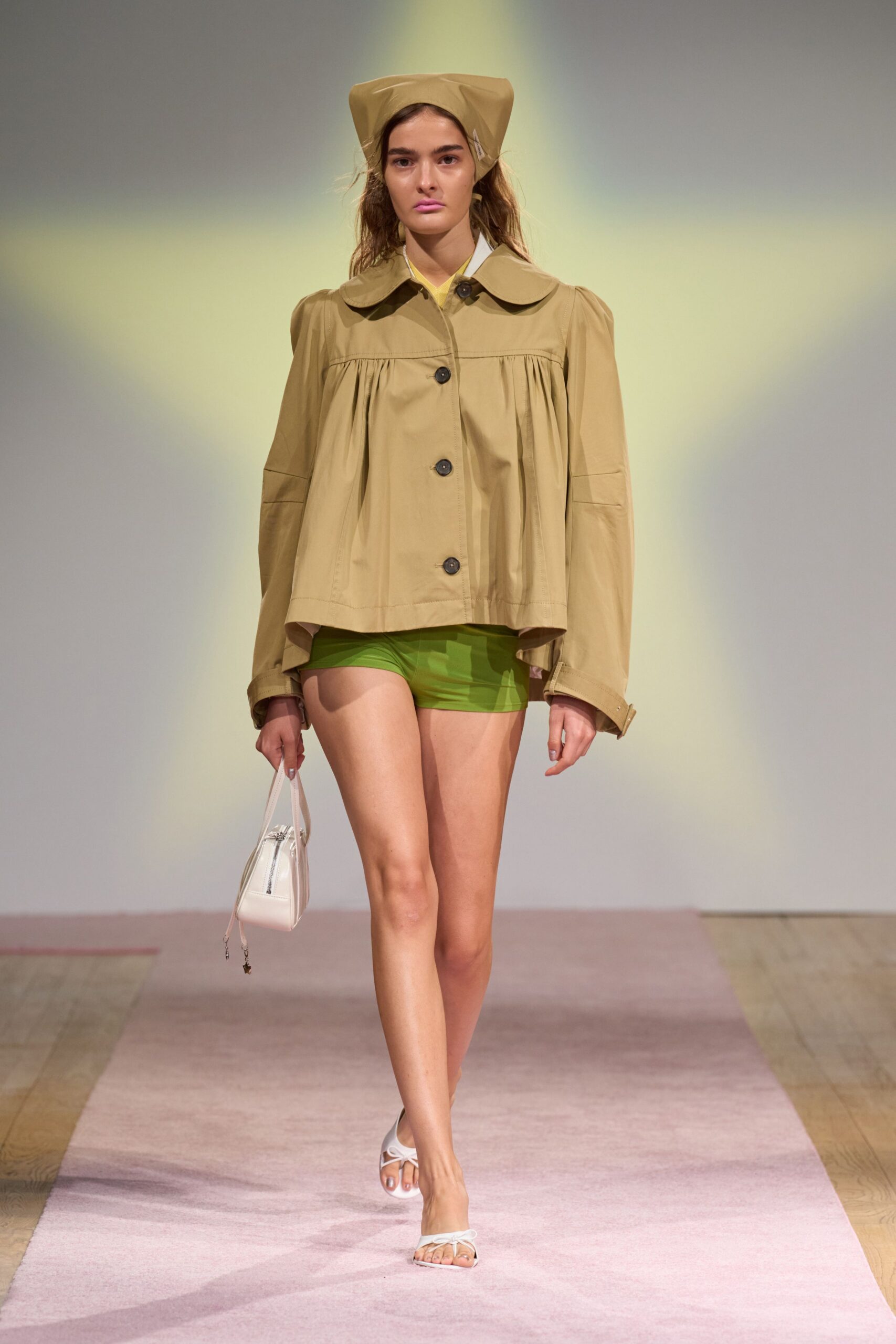 beige cotton long-sleeve collared relaxed buttoned pleated jacket