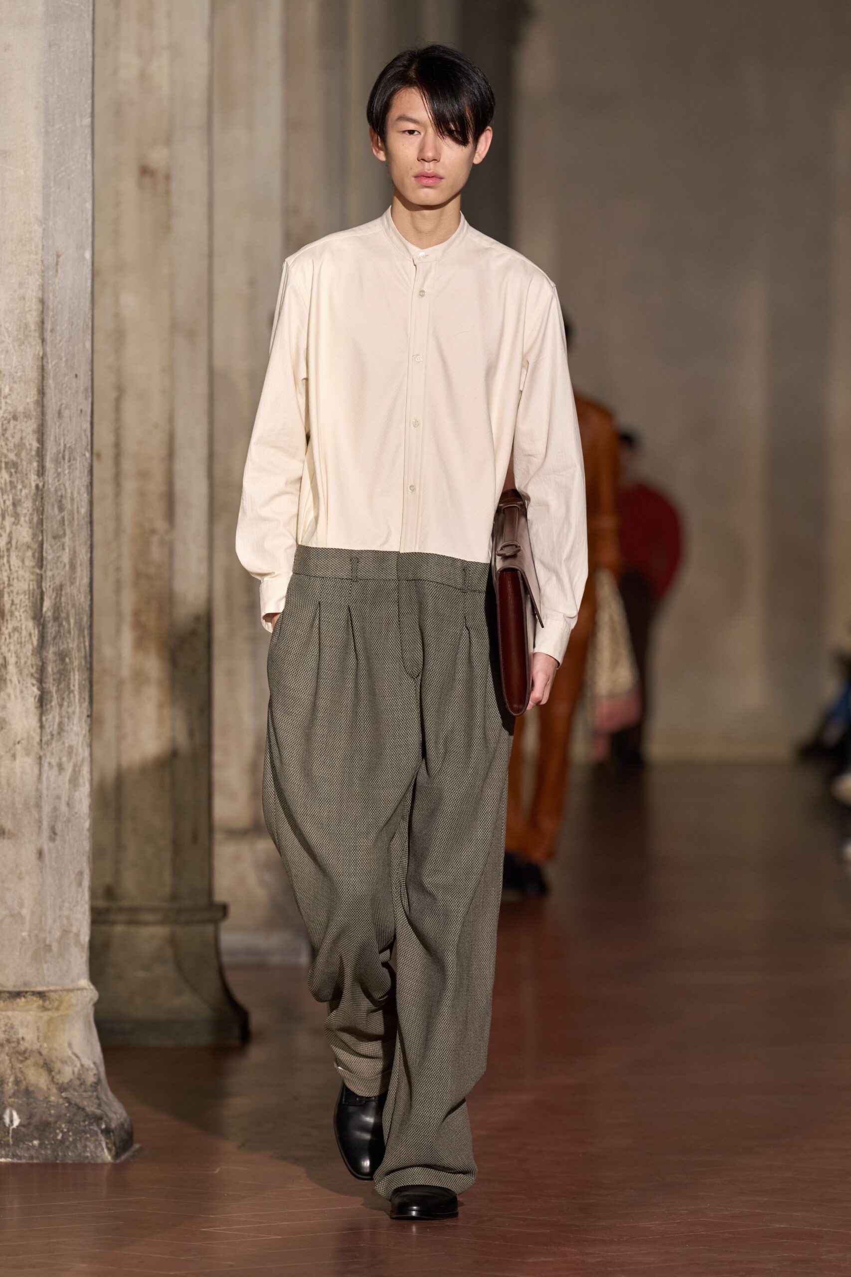beige cotton long-sleeve collared relaxed buttoned shirt