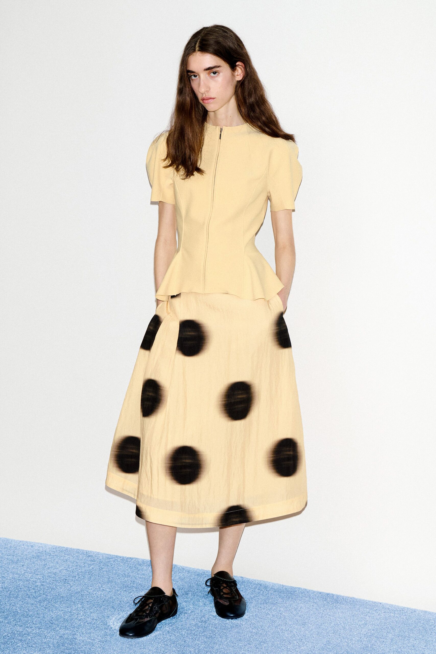 yellow cotton short-sleeve collared fitted zippered pleated top
