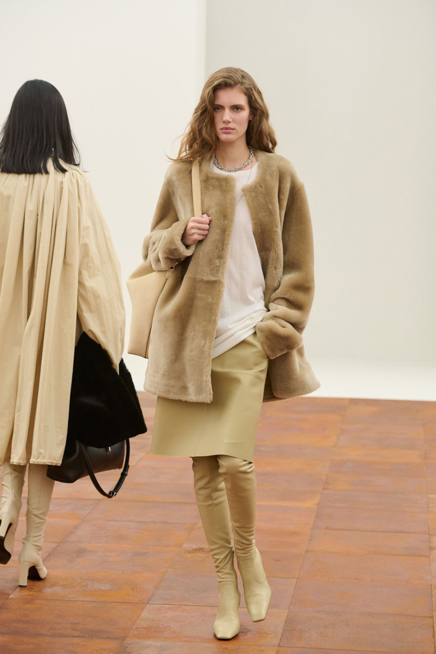 beige faux-fur long-sleeve relaxed coat