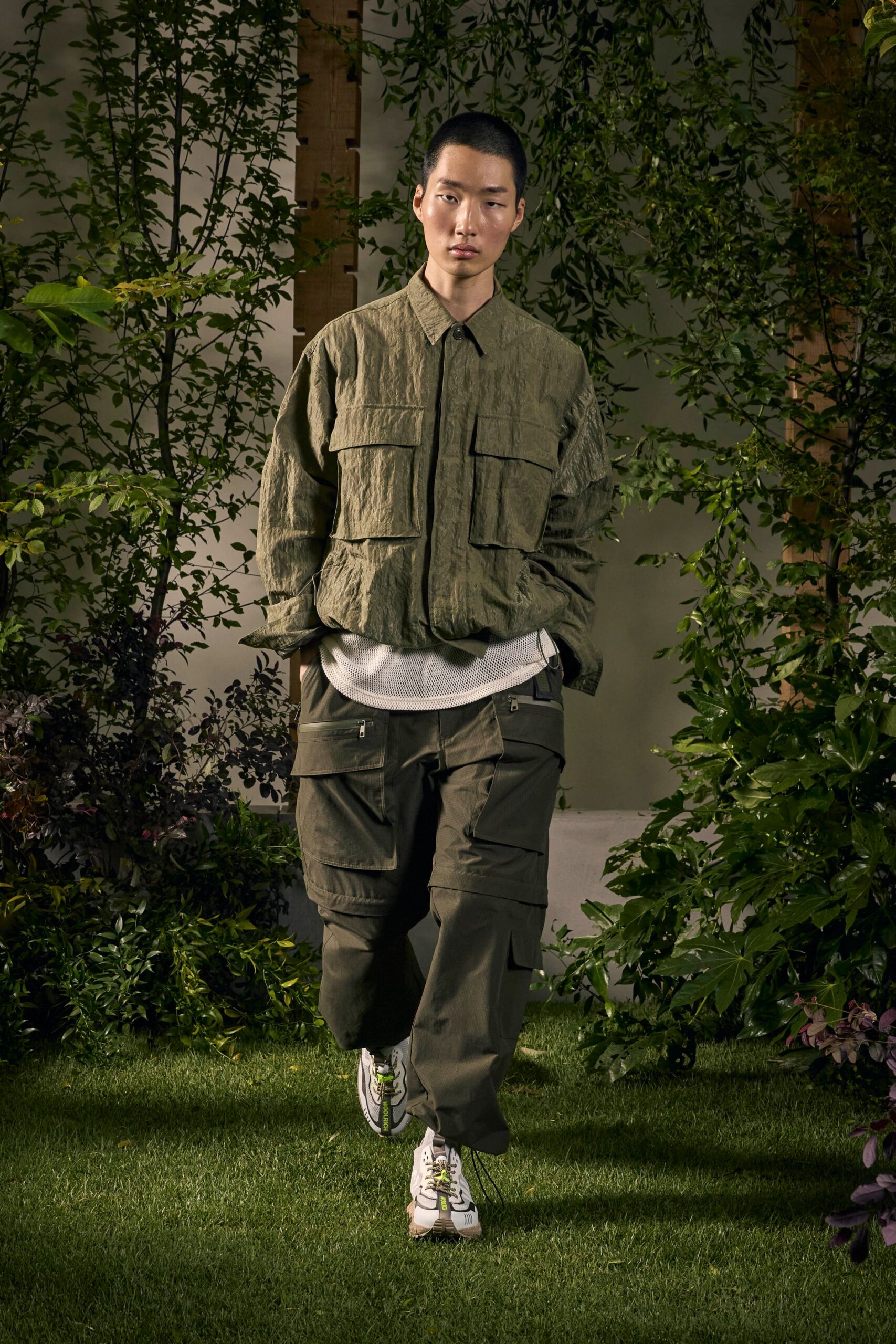 green cotton long-sleeve collared relaxed buttoned pockets jacket