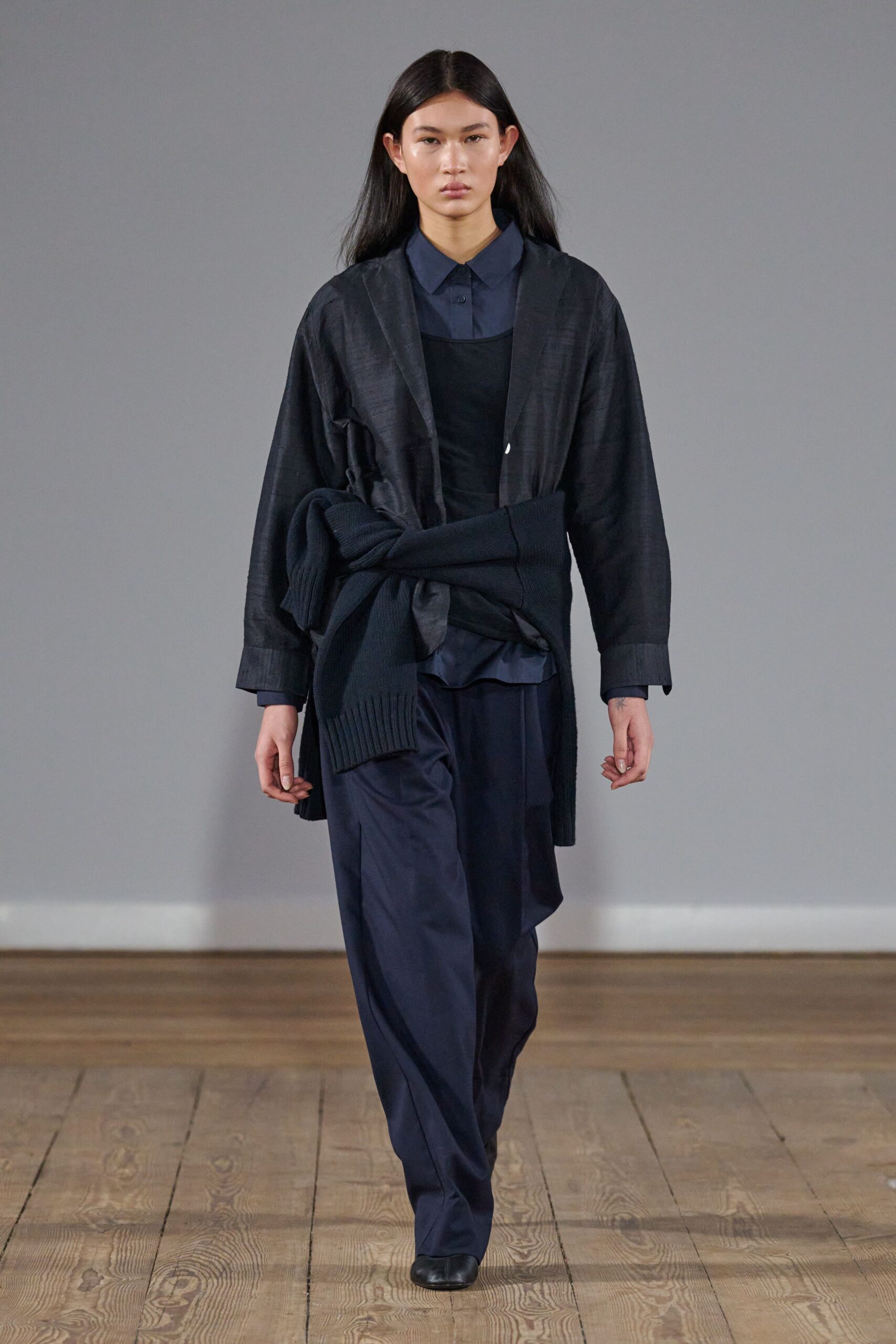 black cotton long-sleeve collared relaxed layered jacket