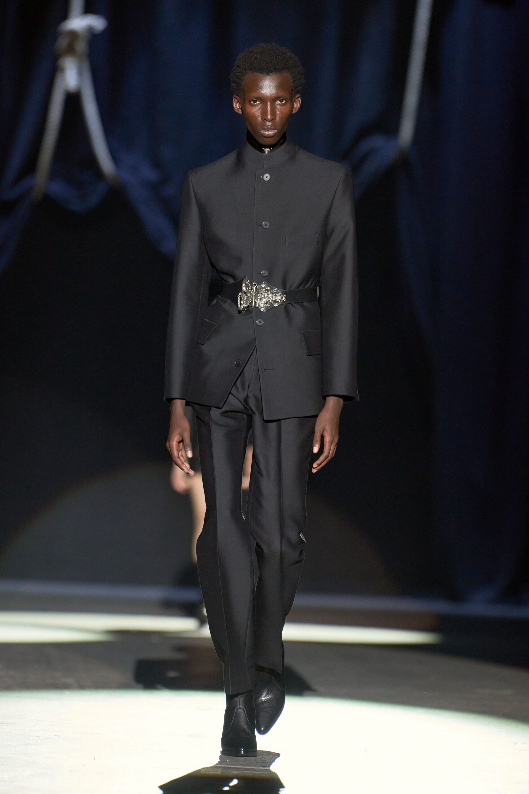 black silk long-sleeve collared tailored buttoned suit