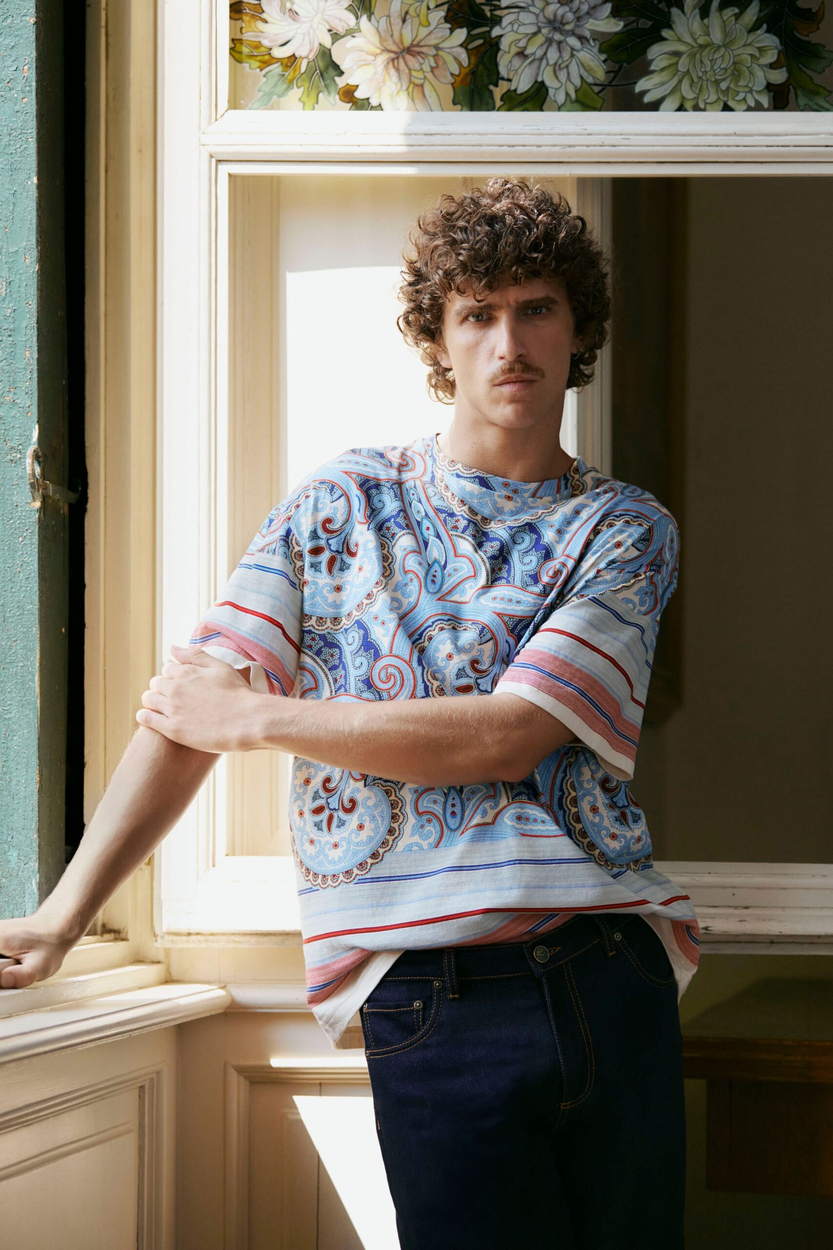 relaxed printed t-shirt with slim jeans
