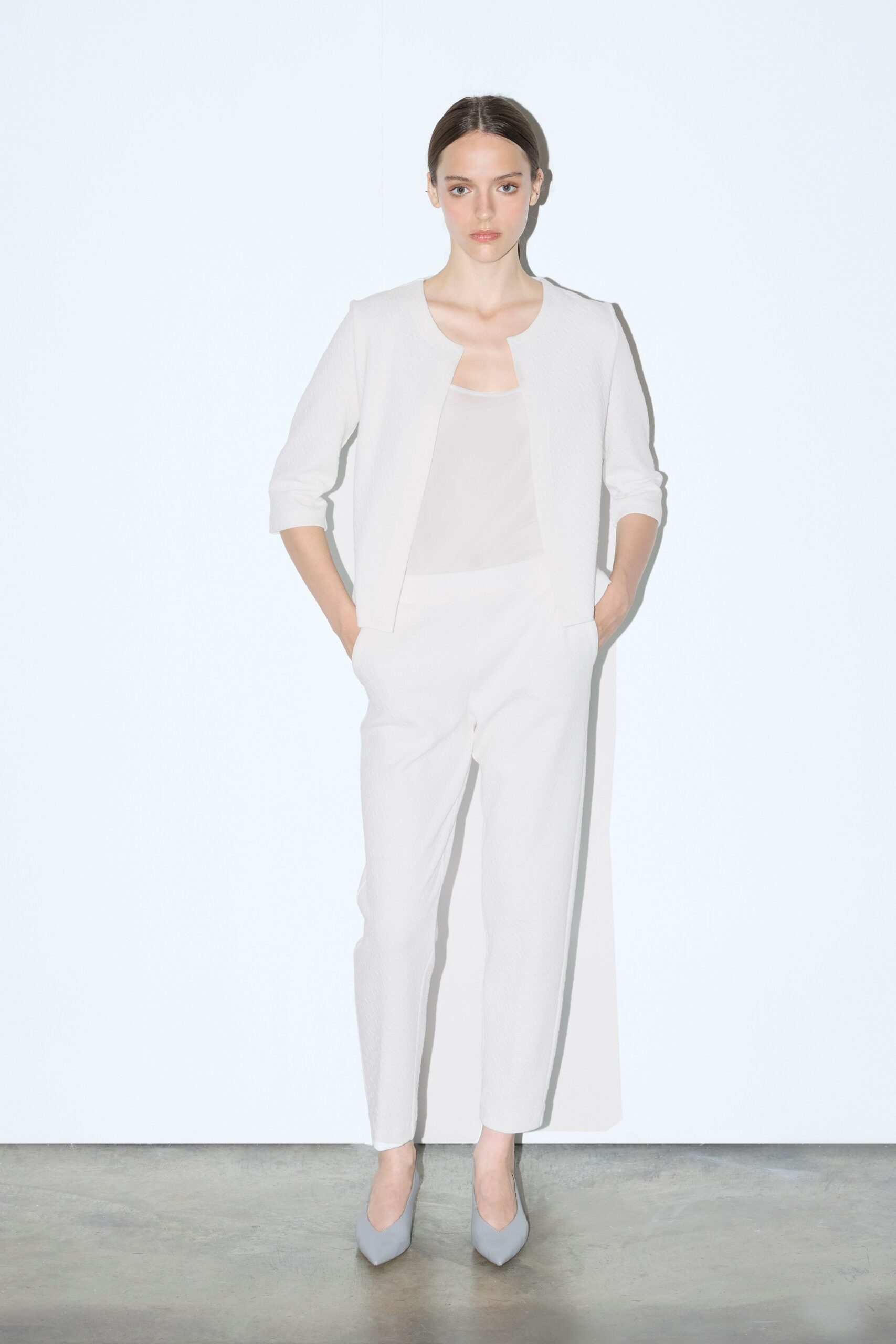 white cotton long-sleeve collared tailored zippered pockets jacket