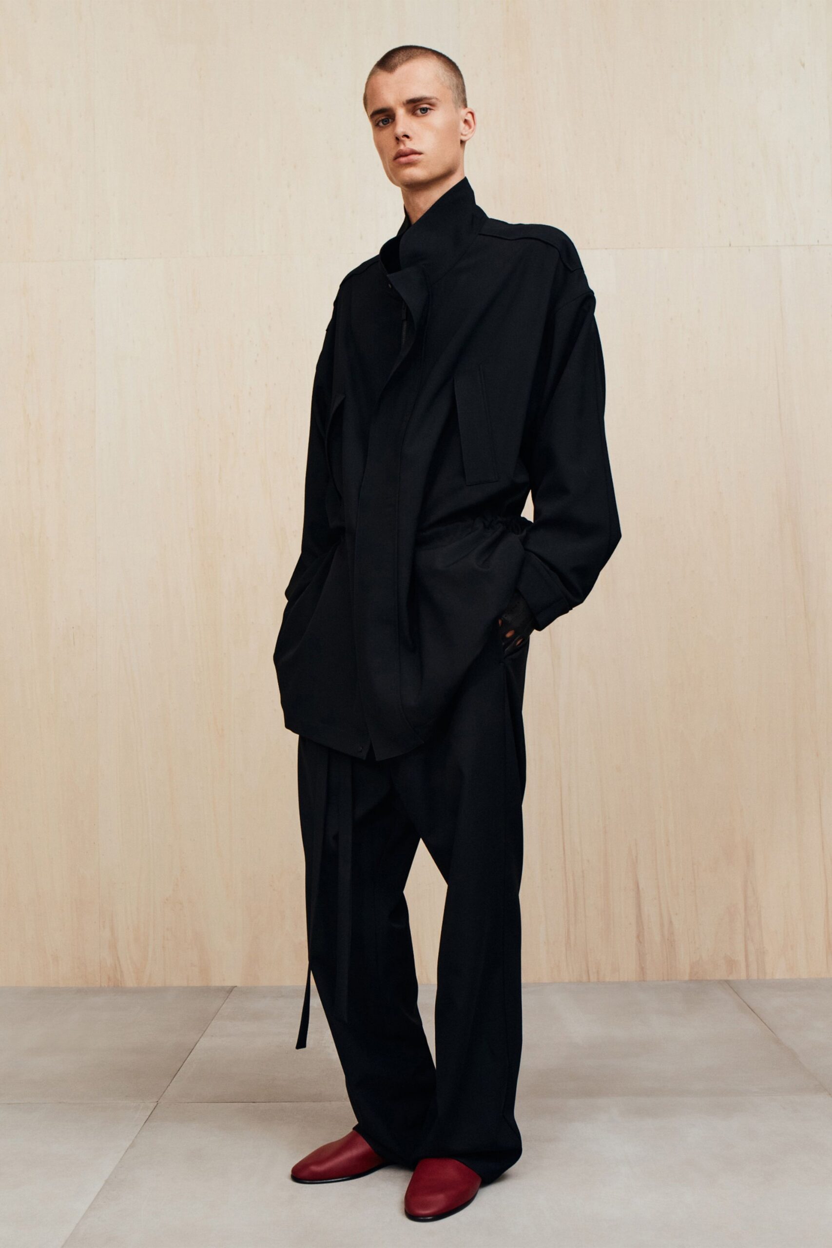 black cotton long-sleeve collared oversized buttoned jacket