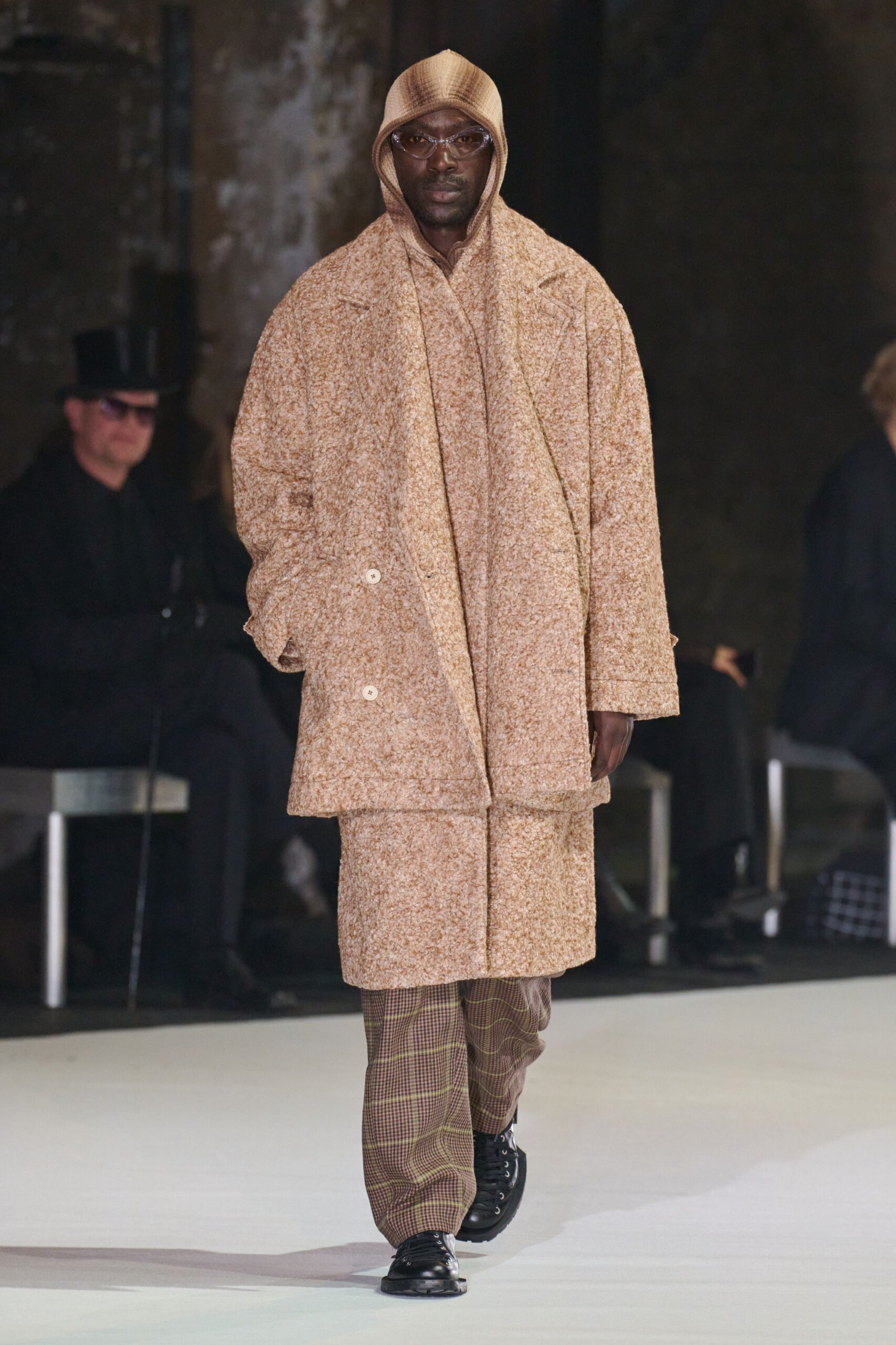 beige wool long-sleeve collared oversized layered coat