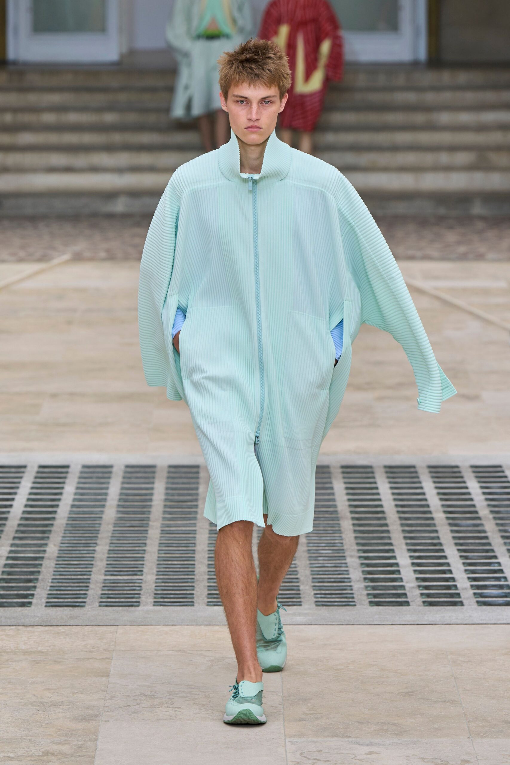 green cotton long-sleeve collared oversized zippered pleated jacket