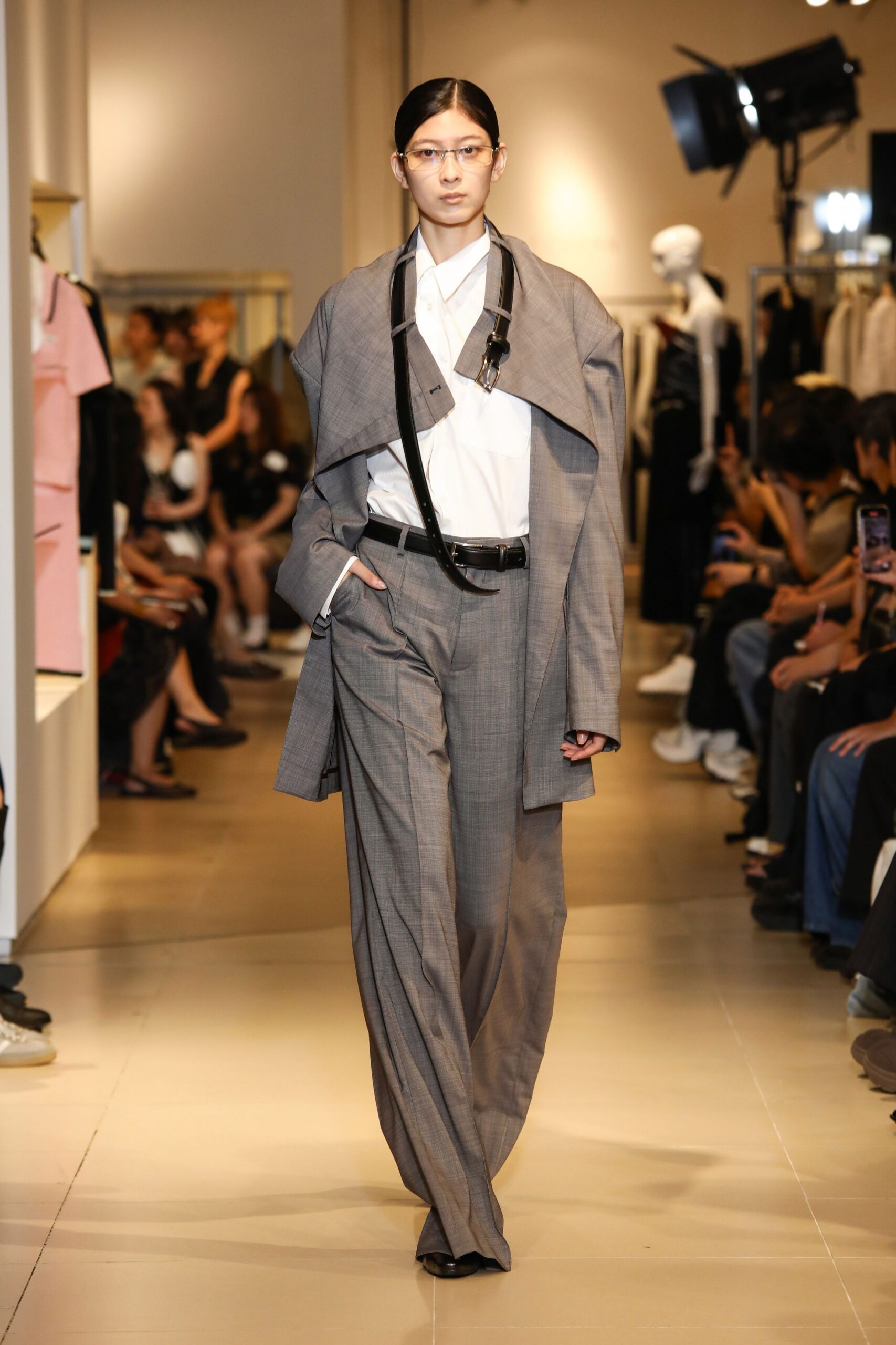 gray wool long-sleeve collared tailored buttoned blazer