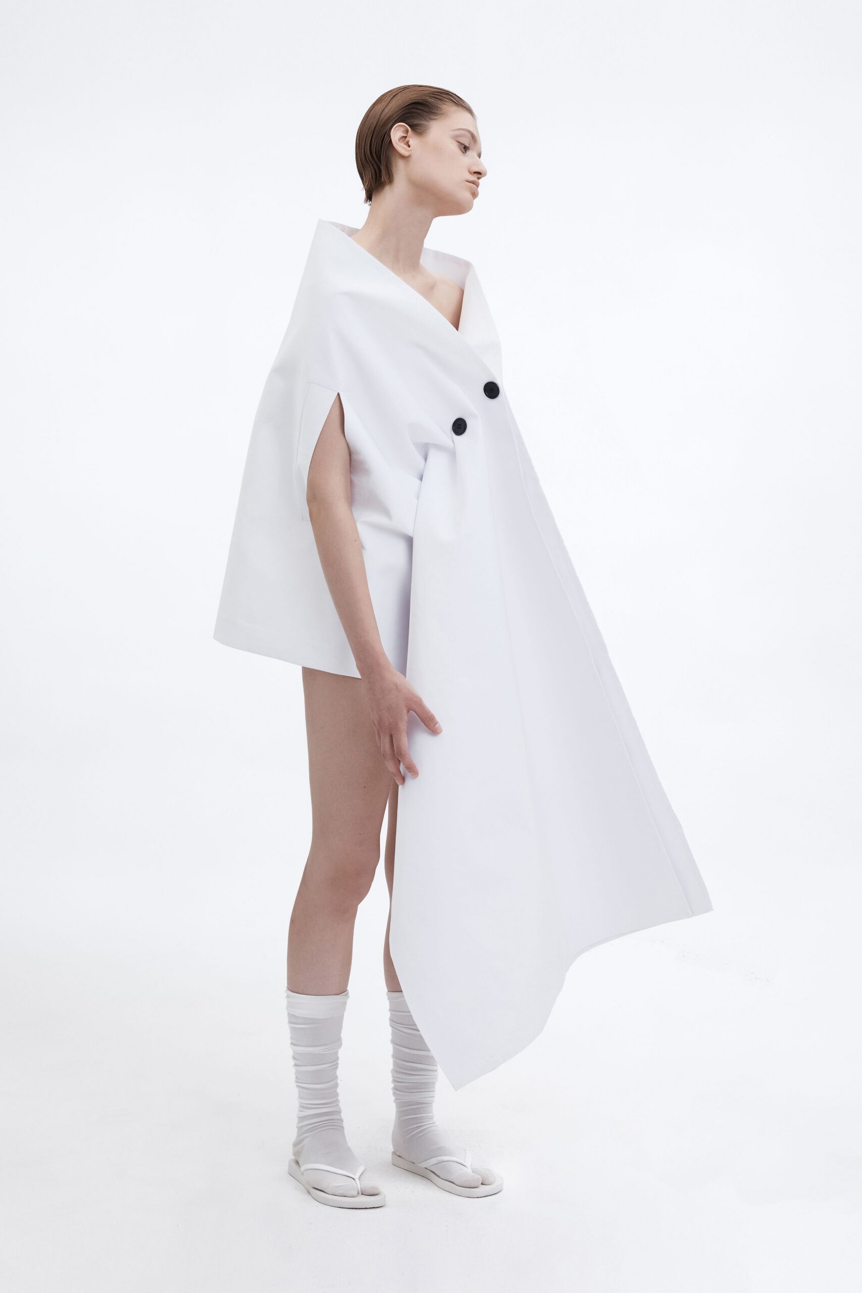 white cotton sleeveless collared relaxed buttoned short cape