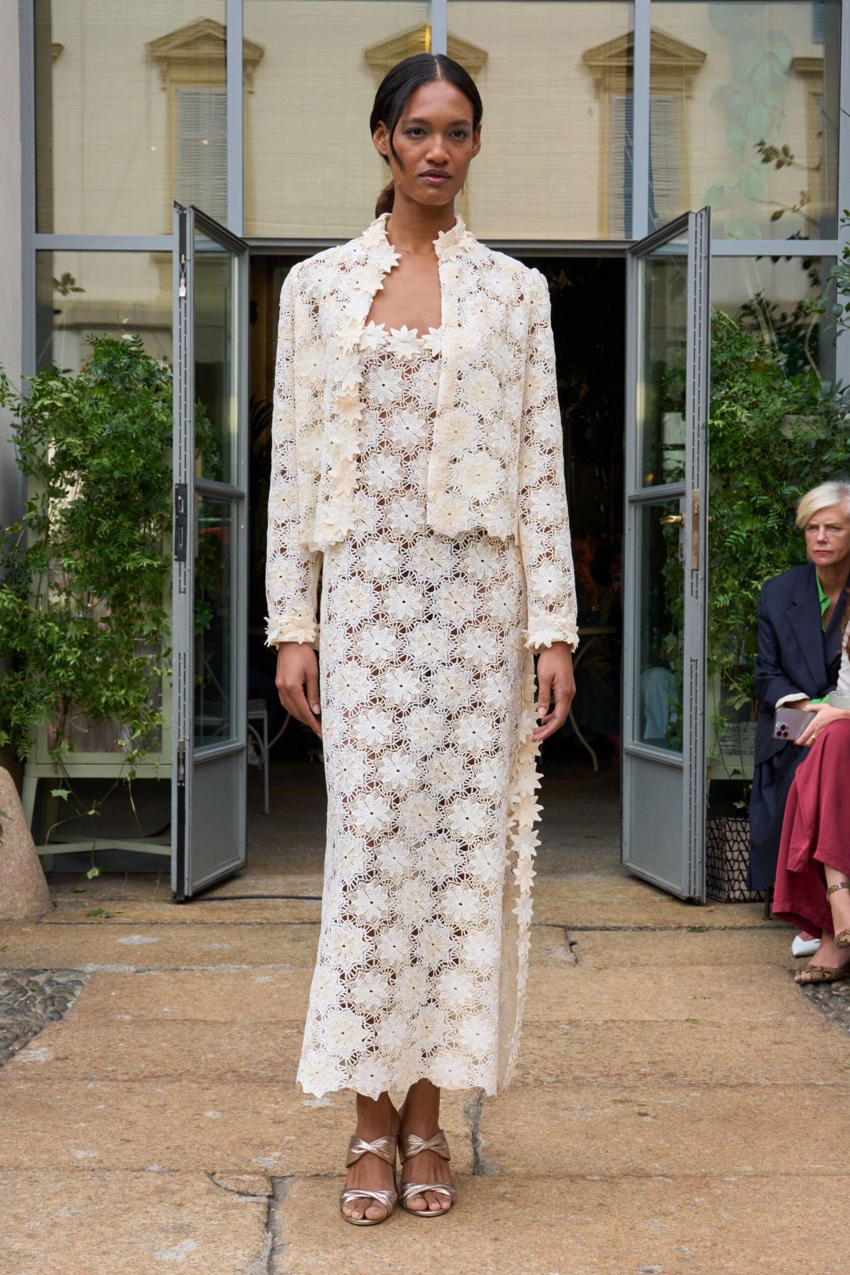ivory lace long-sleeve collared fitted embroidered jacket
