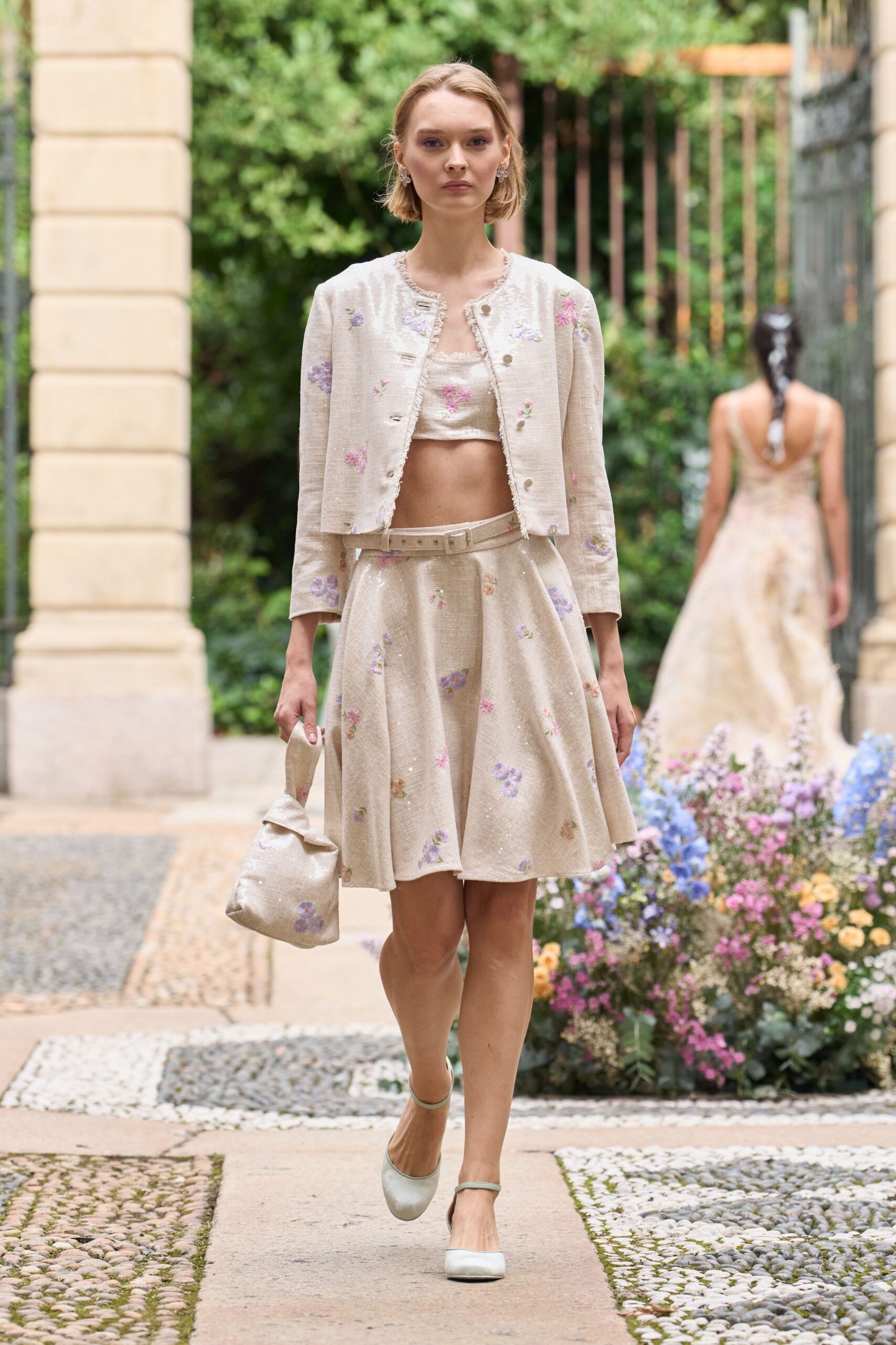 beige cotton long-sleeve collared fitted buttoned embroidered jacket
