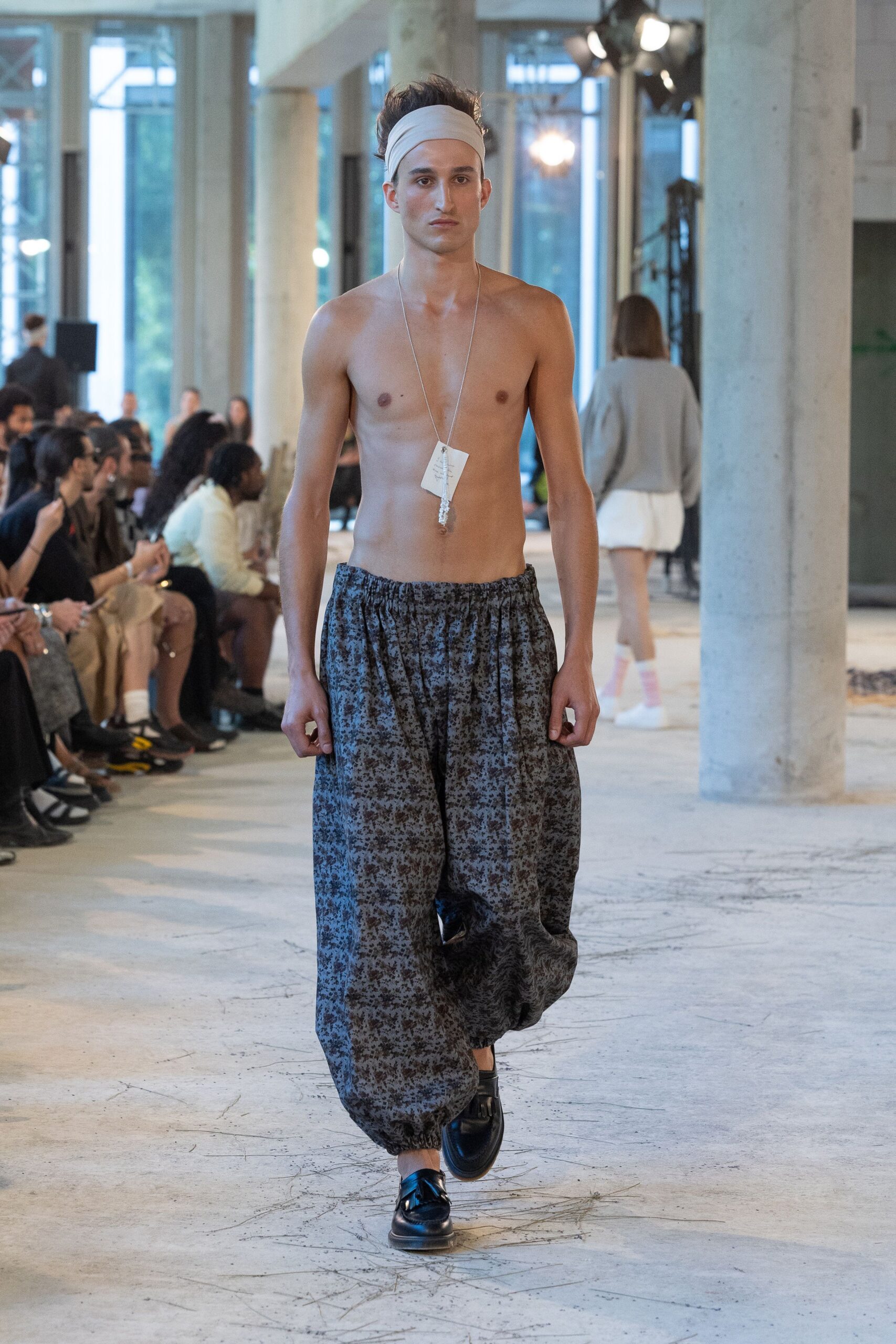 black printed relaxed pants with leather shoes