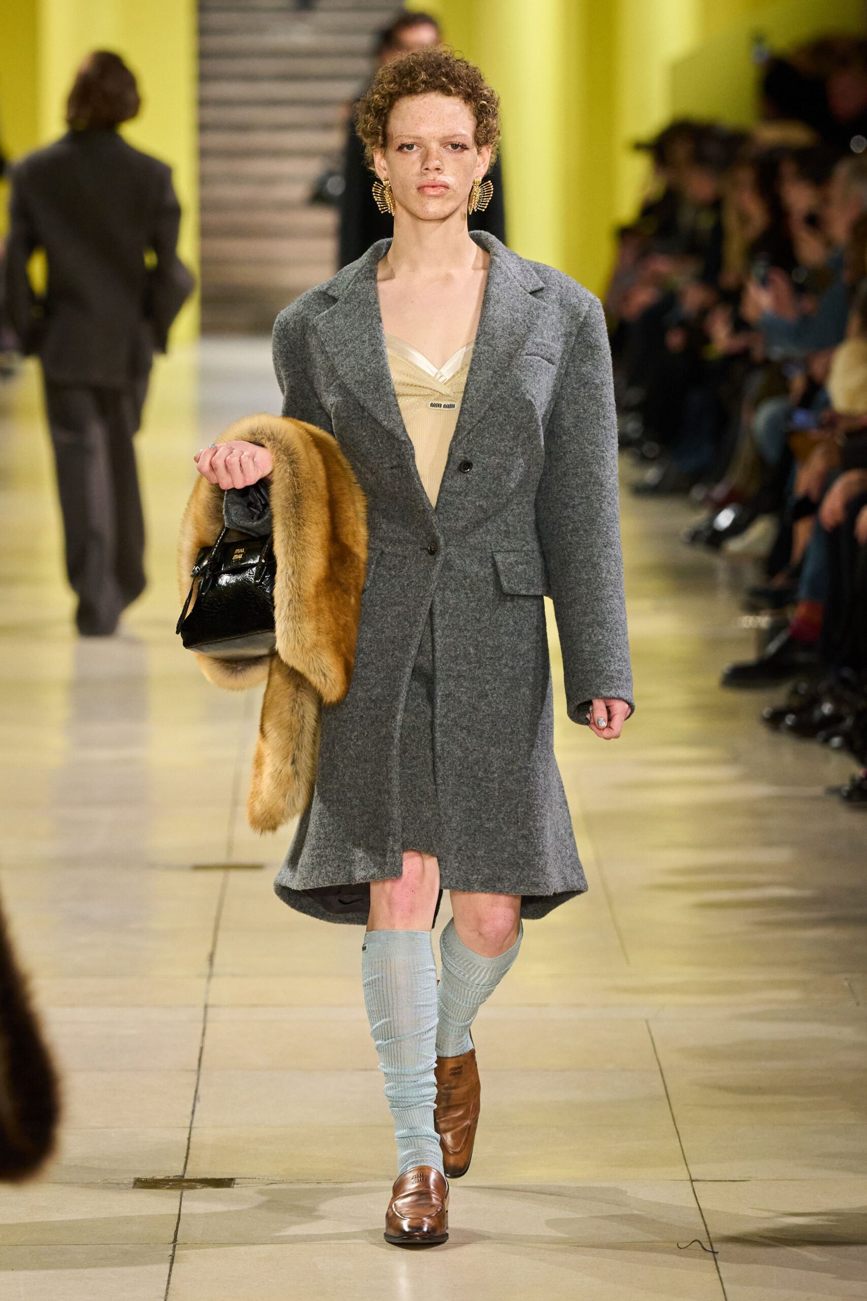 gray wool long-sleeve collared structured buttoned coat