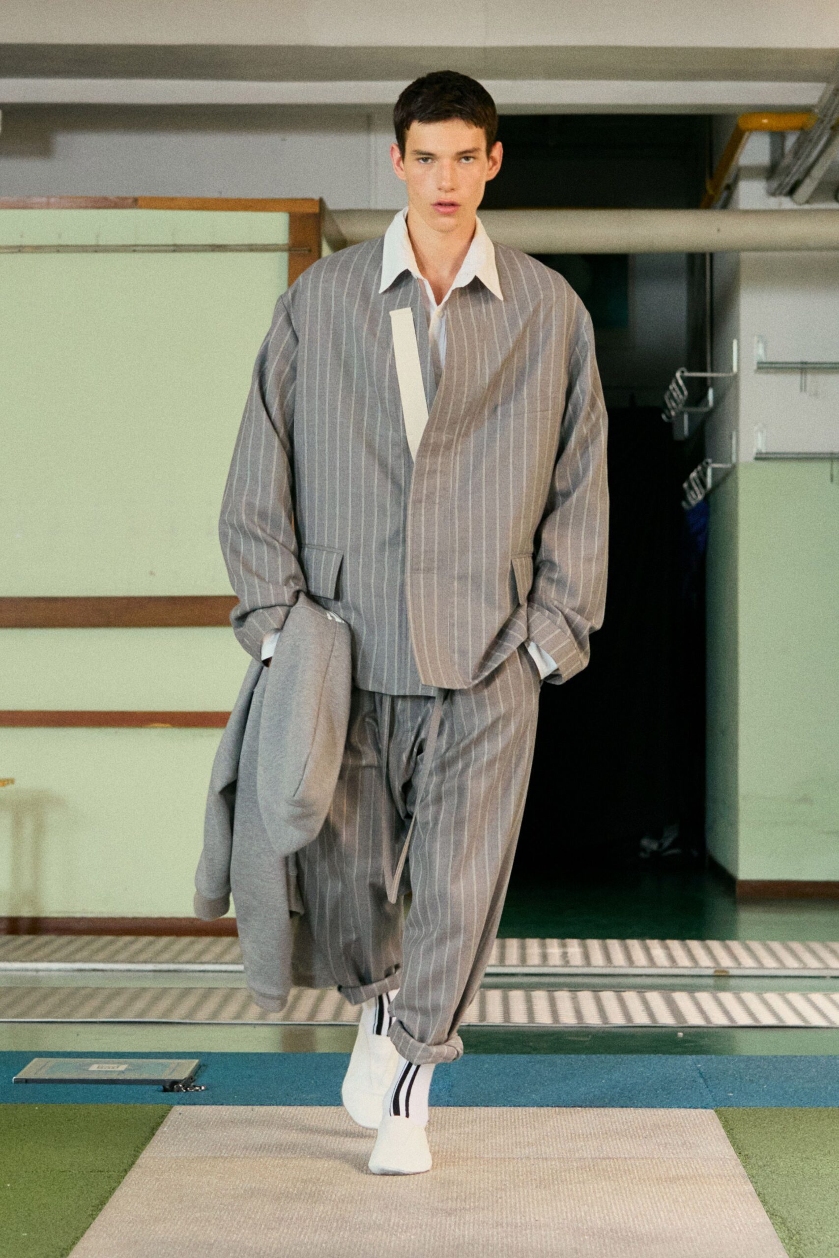 gray cotton long-sleeve collared oversized striped jacket