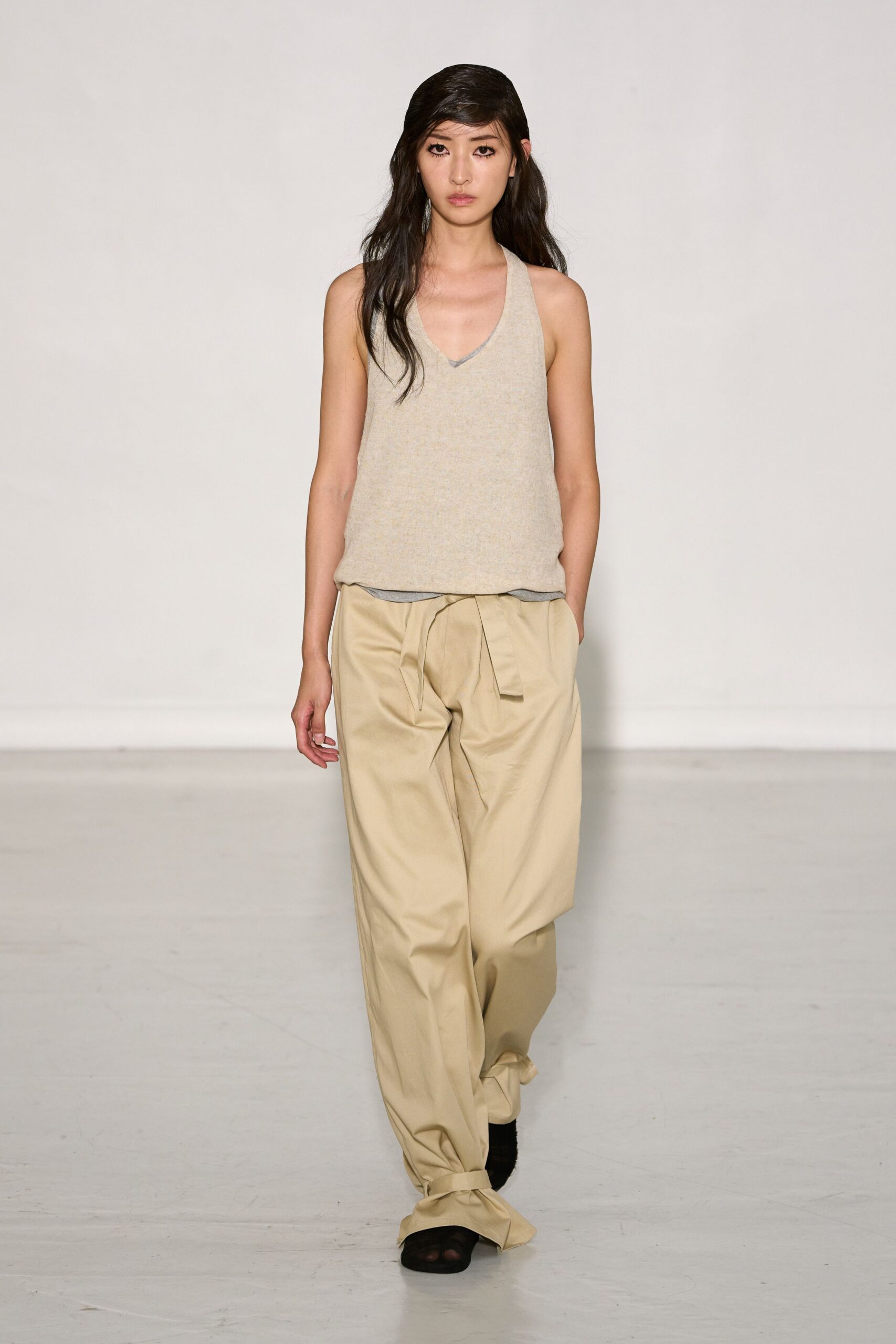 beige cotton sleeveless v-neck fitted tank-top