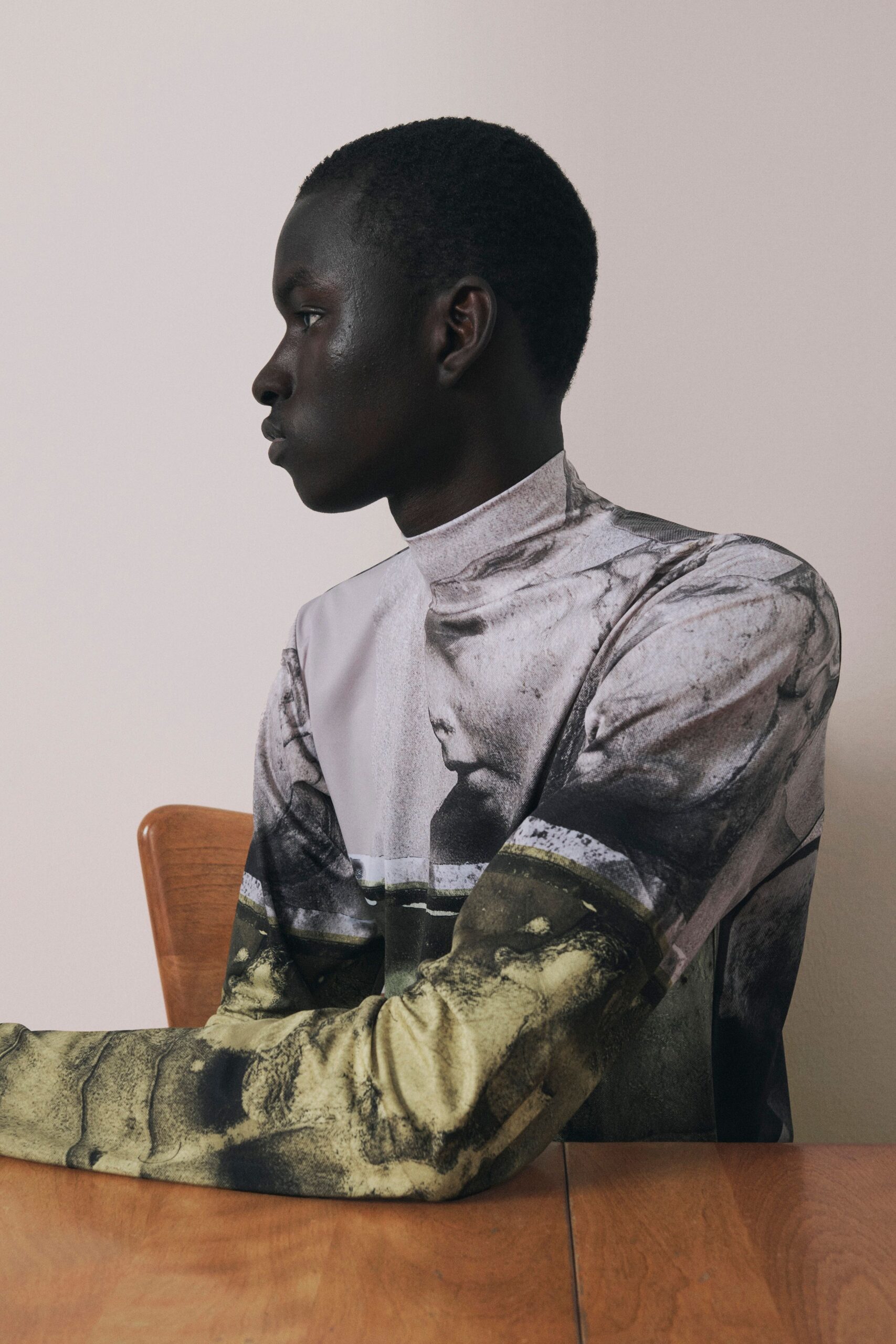 fitted long-sleeve printed shirt