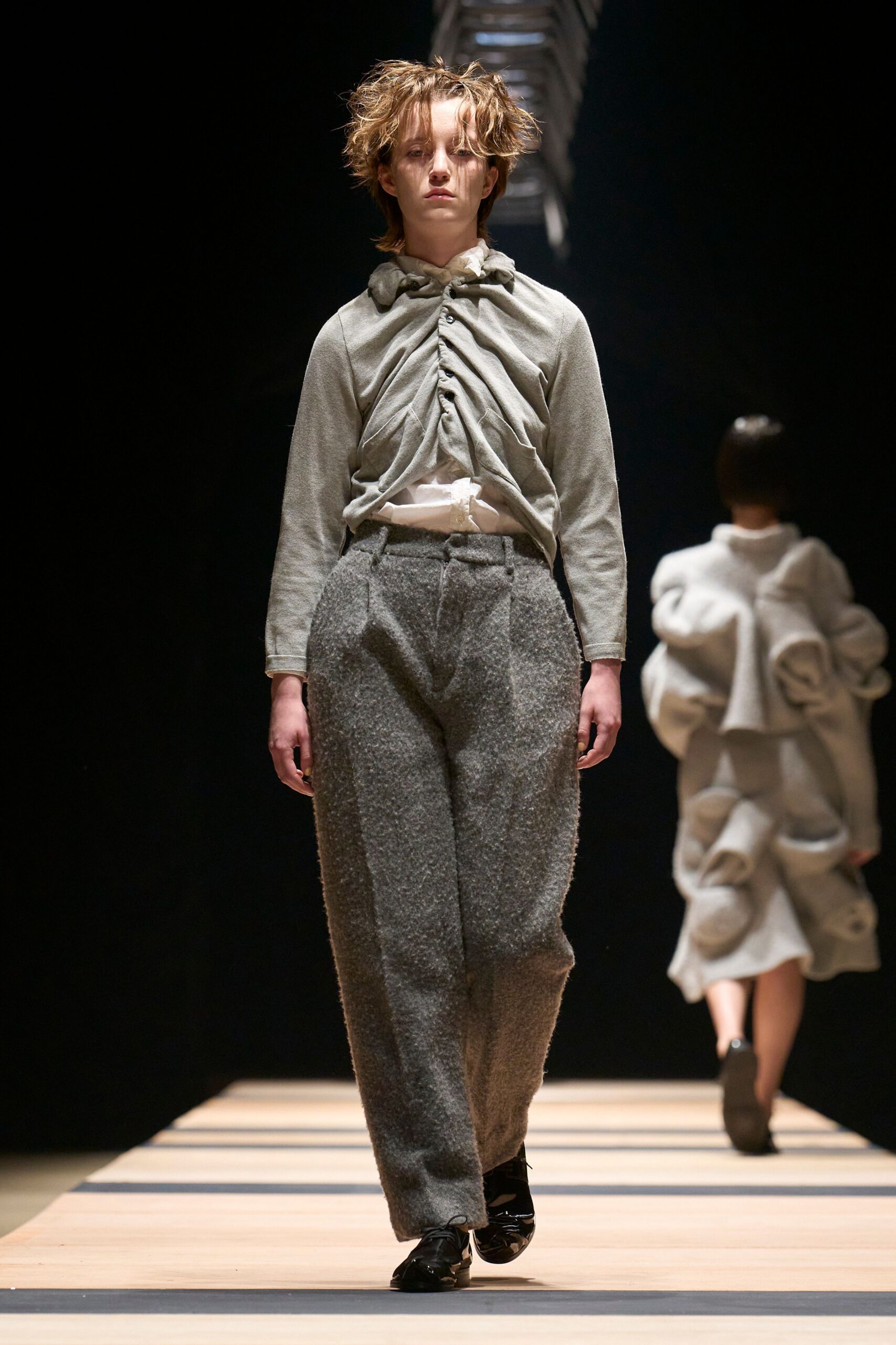 gray cotton long-sleeve collared relaxed pleated shirt