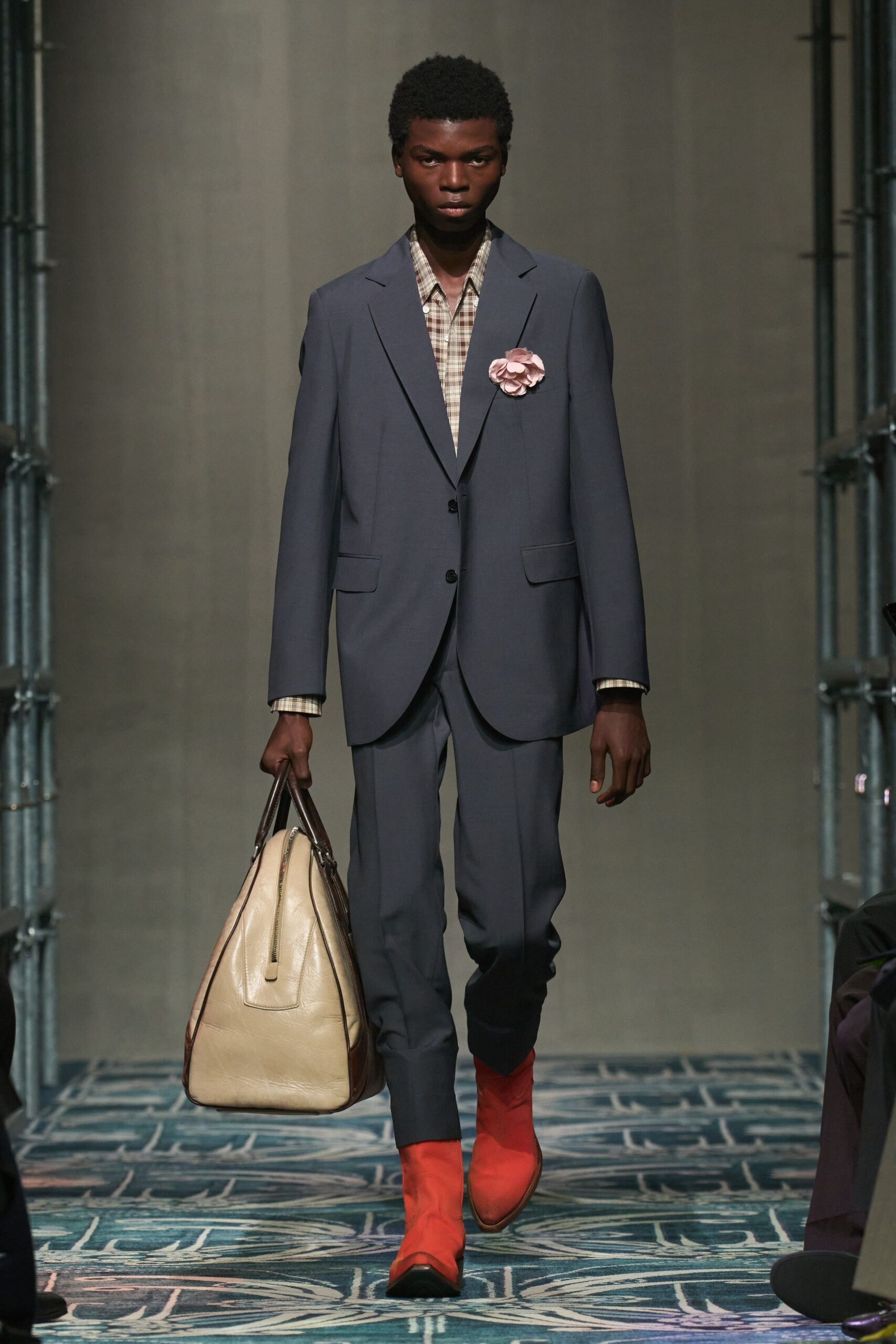 blue long-sleeve collared tailored suit