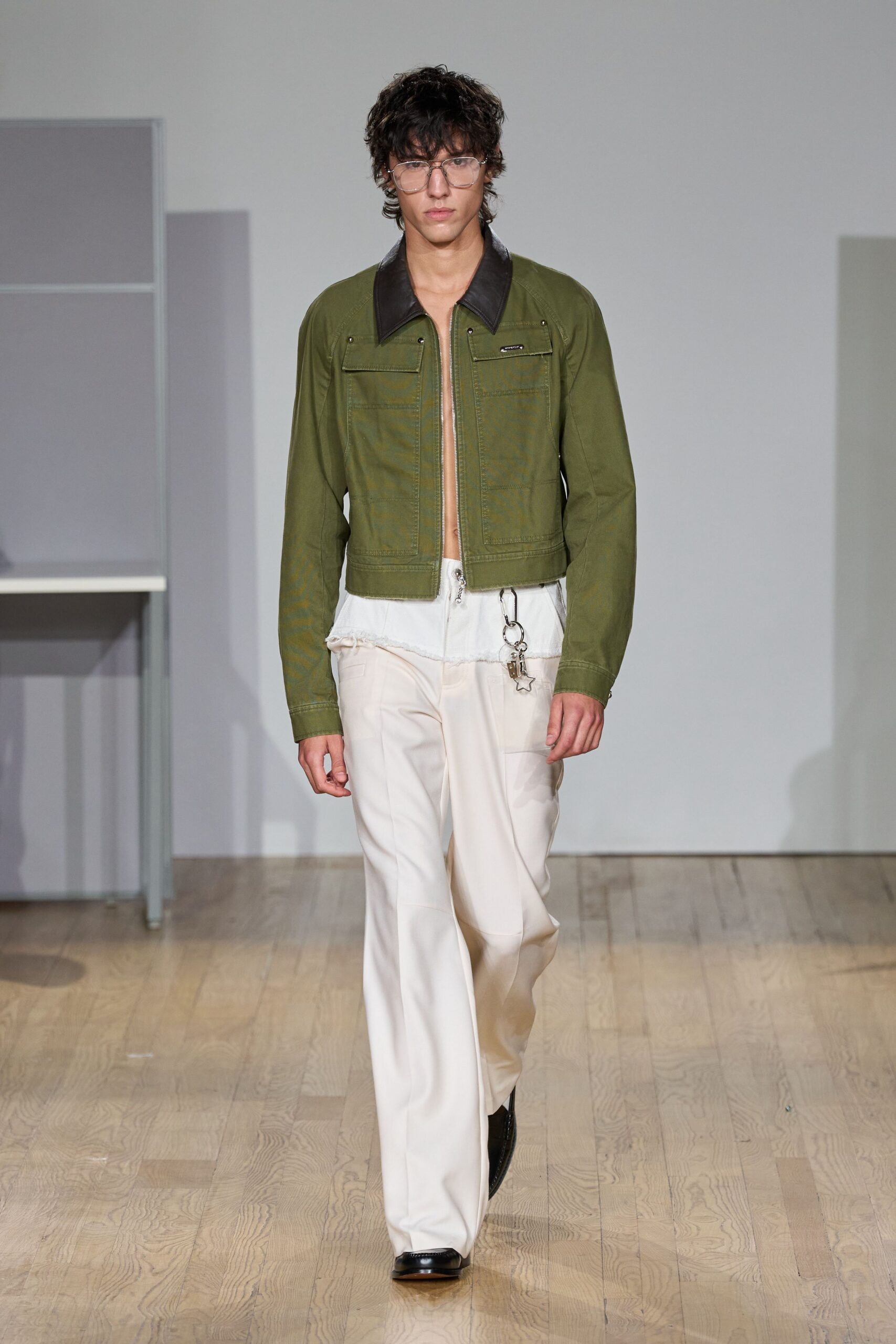 green cotton long-sleeve collared fitted jacket