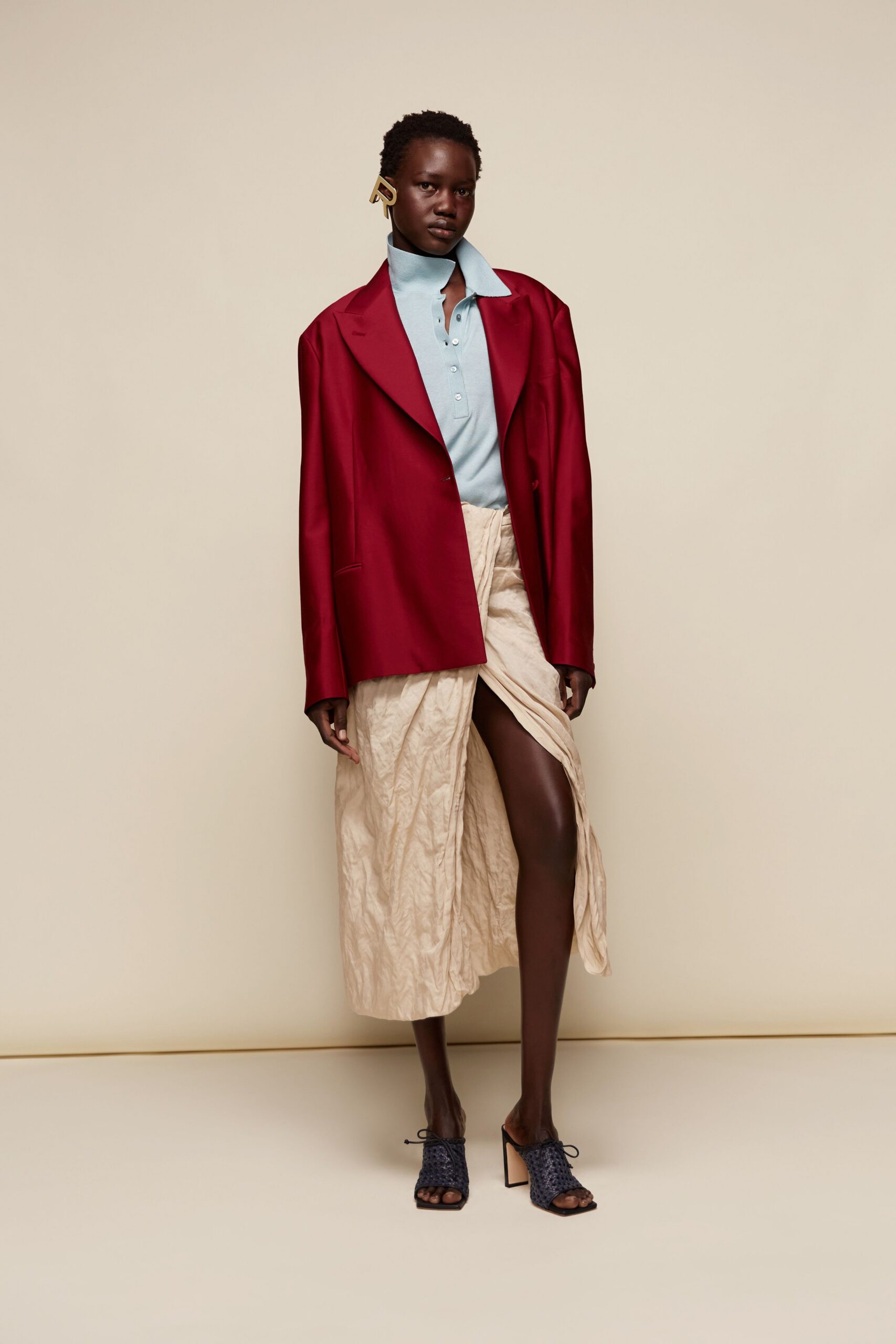 red long-sleeve collared oversized blazer
