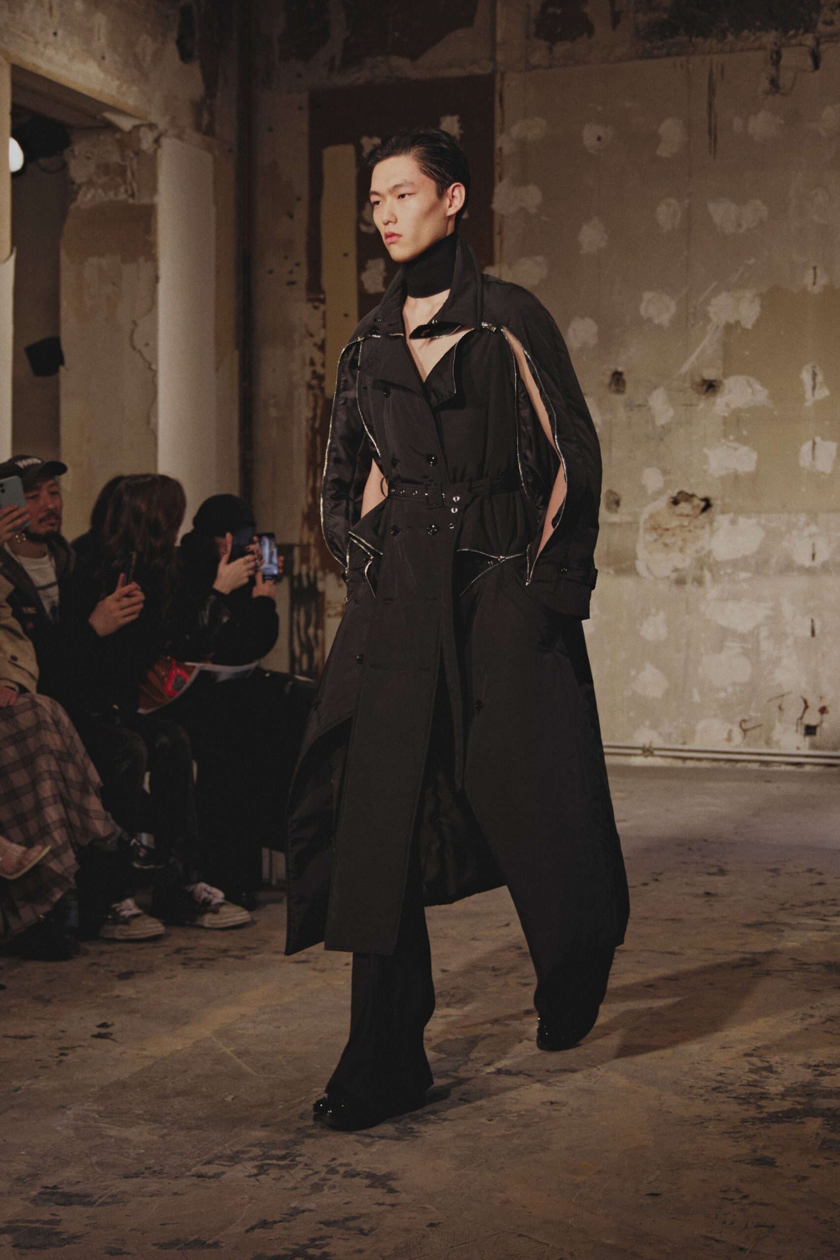 black cotton long-sleeve collared fitted zippered layered coat