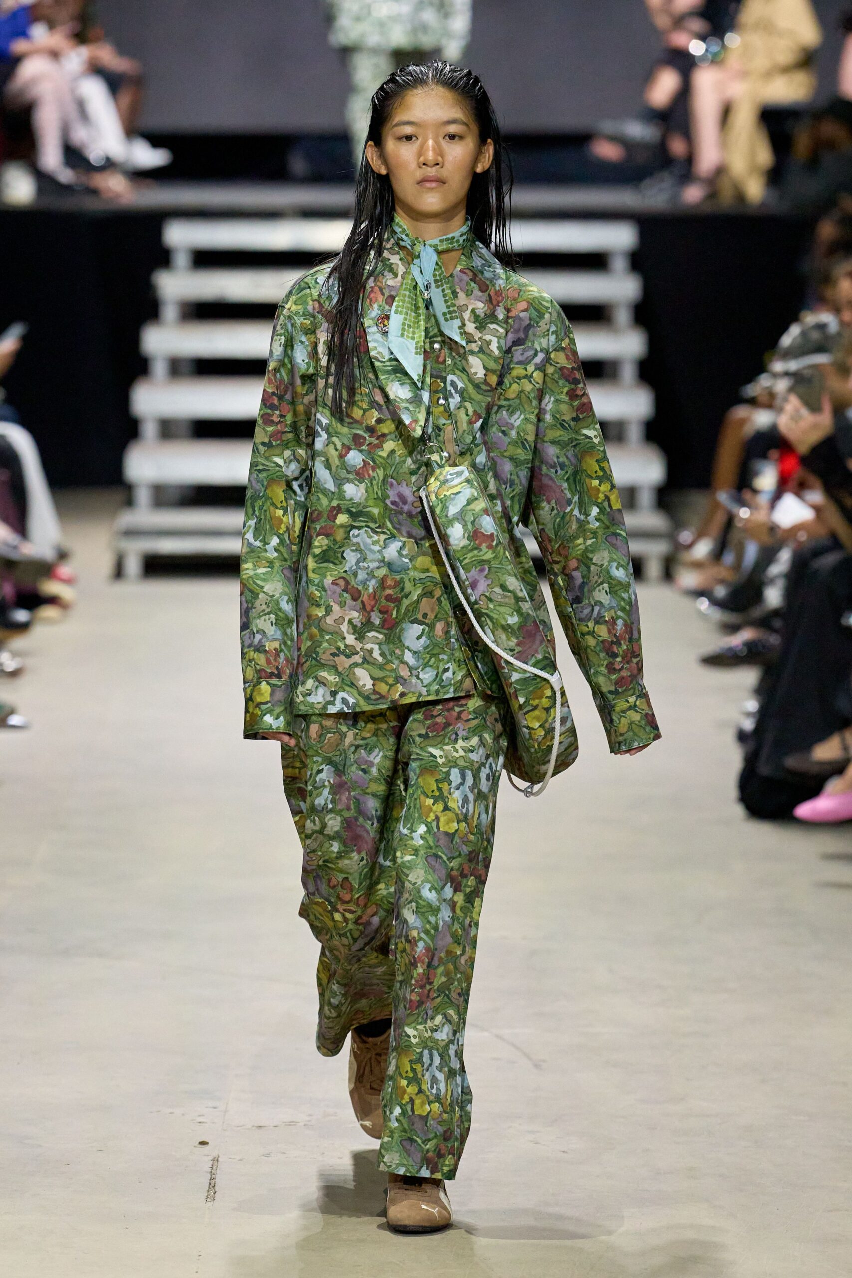 green cotton long-sleeve collared relaxed floral buttoned suit