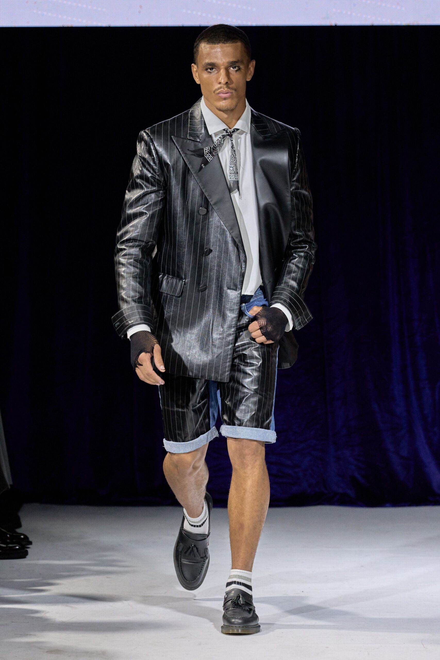 black cotton tailored buttoned short shorts