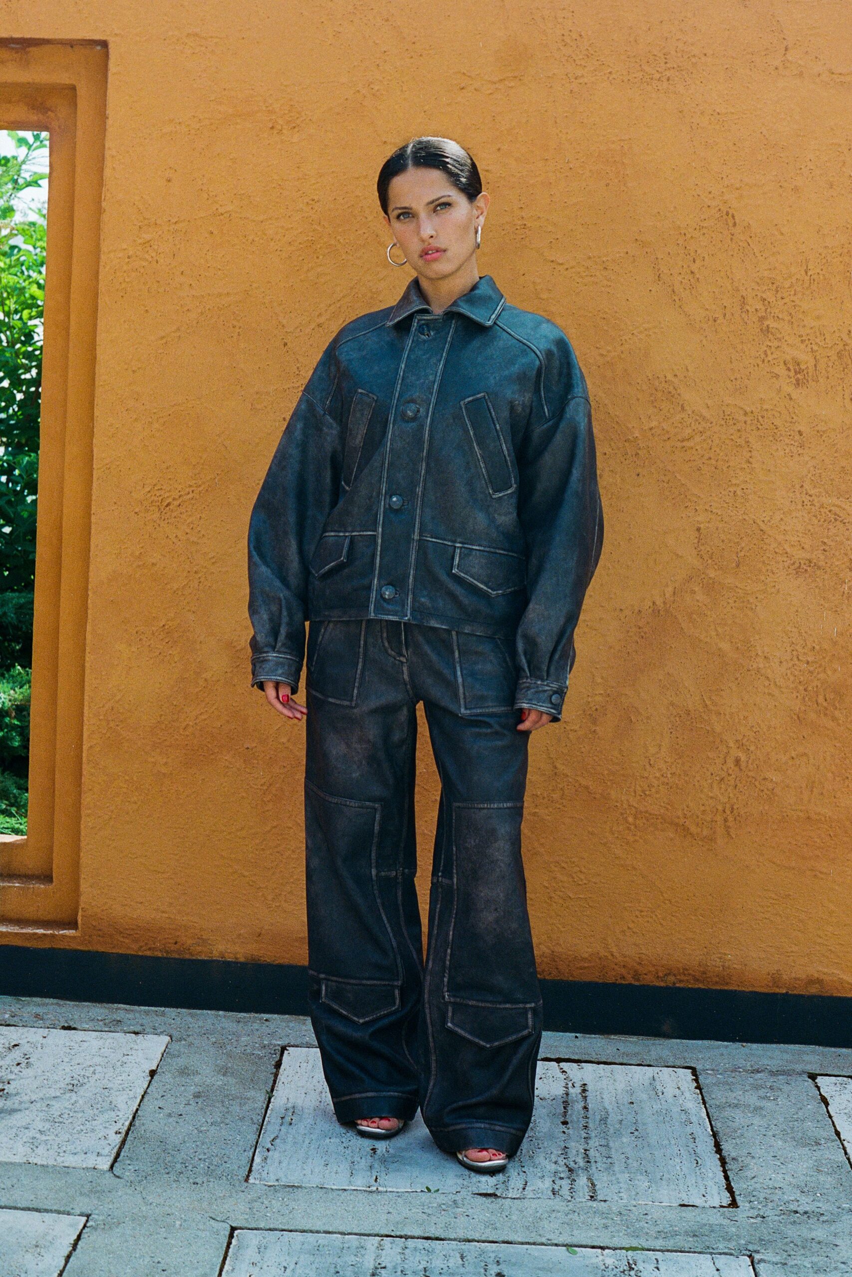 blue denim long-sleeve collared oversized buttoned pockets jacket