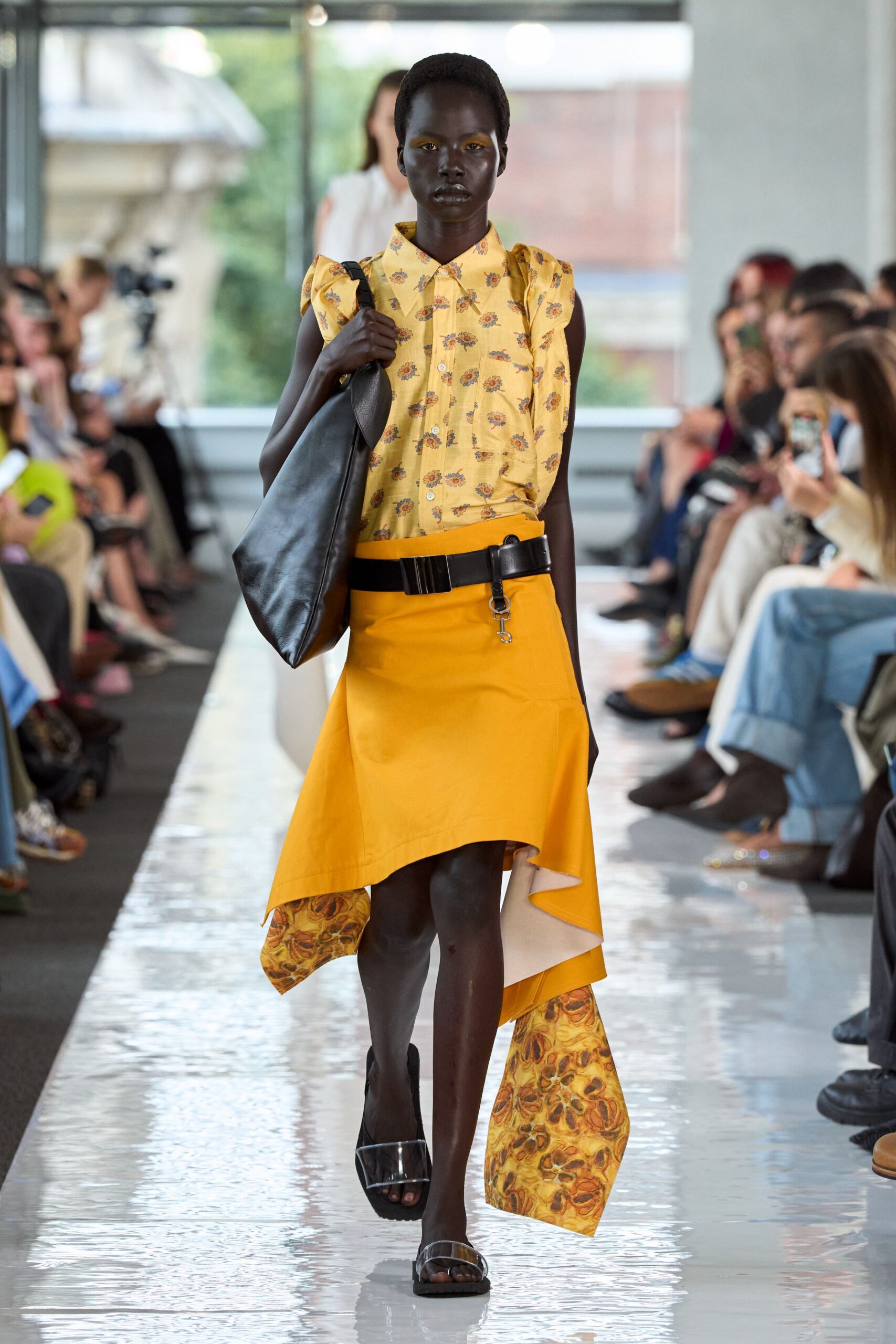 yellow cotton sleeveless collared fitted printed top