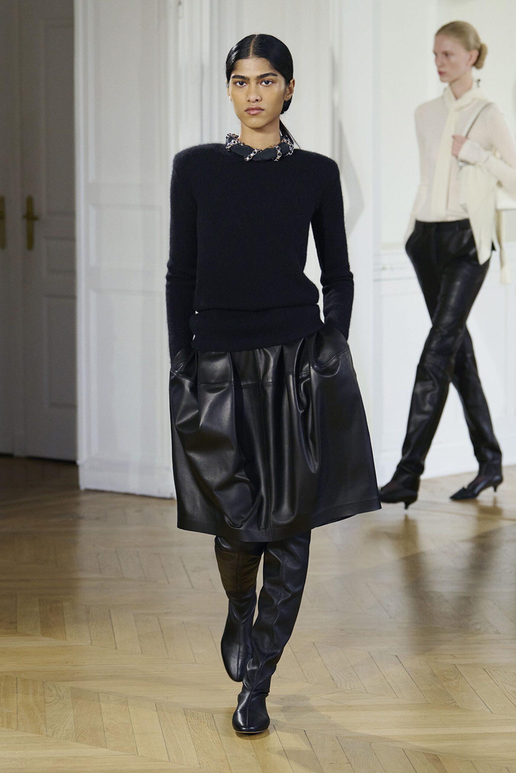 black wool long-sleeve collared fitted sweater