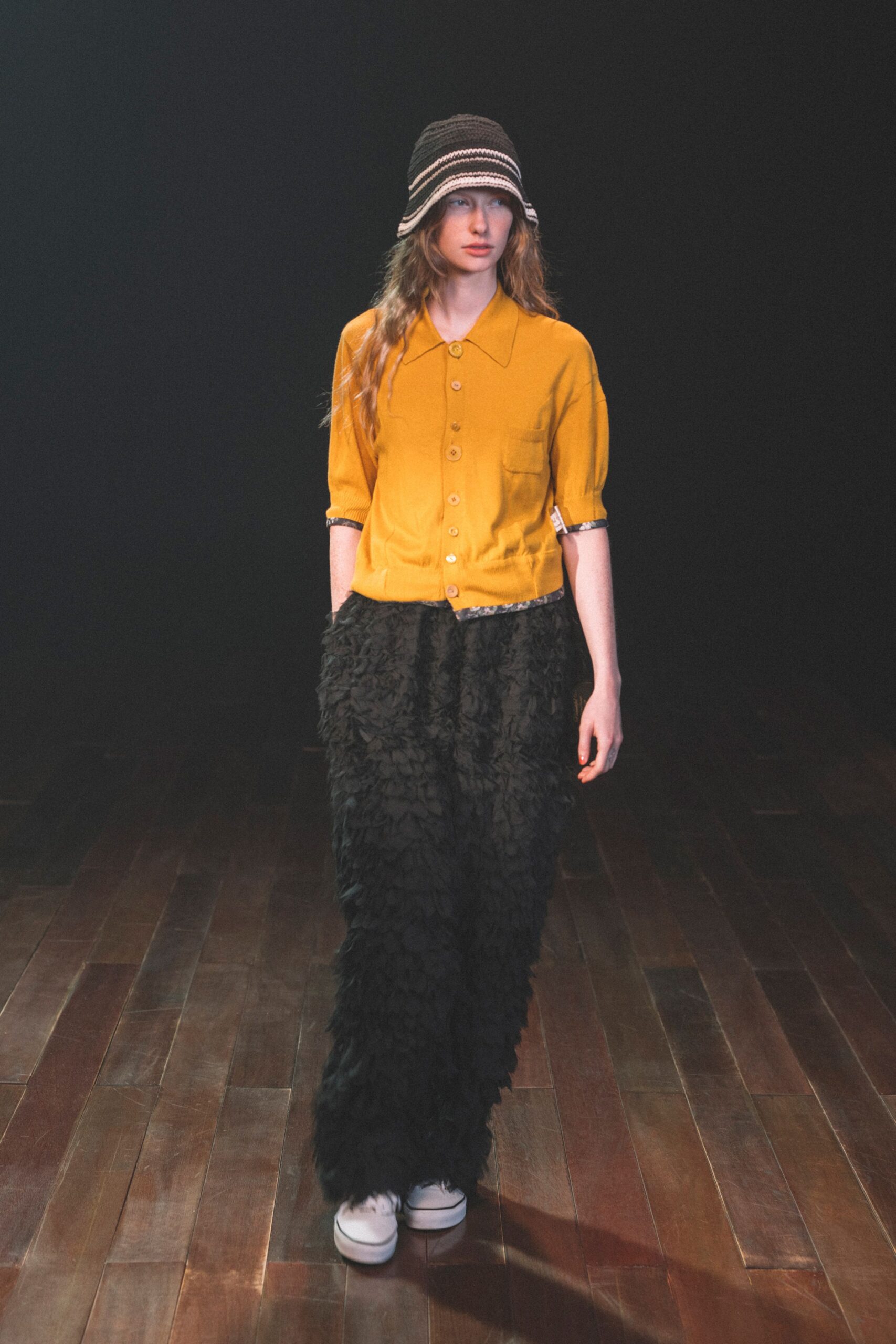 yellow cotton short-sleeve collared fitted buttoned blouse