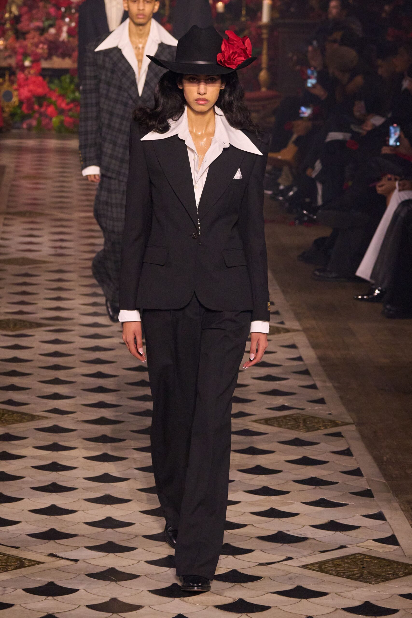 black long-sleeve collared fitted buttoned suit