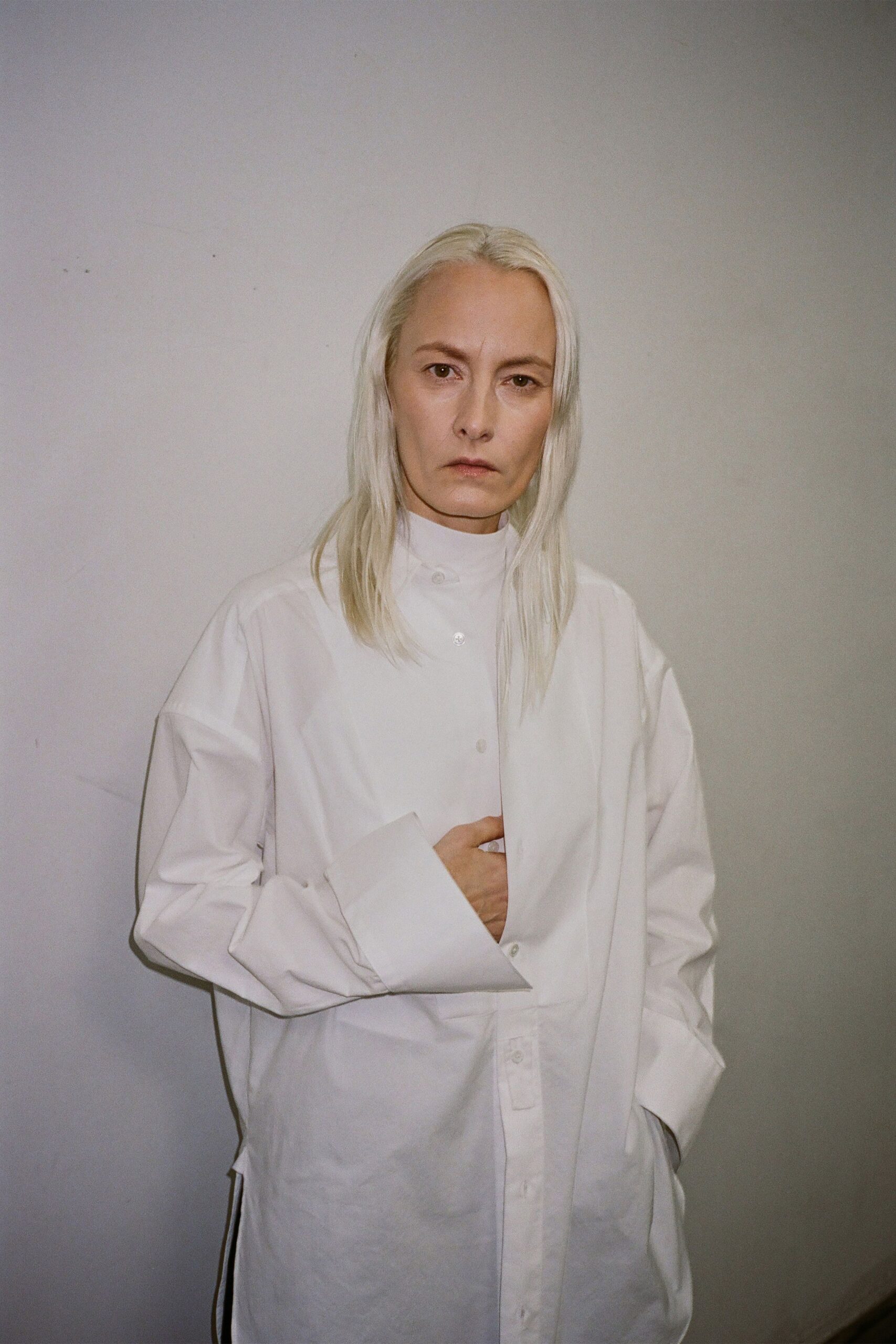 relaxed white cotton shirt