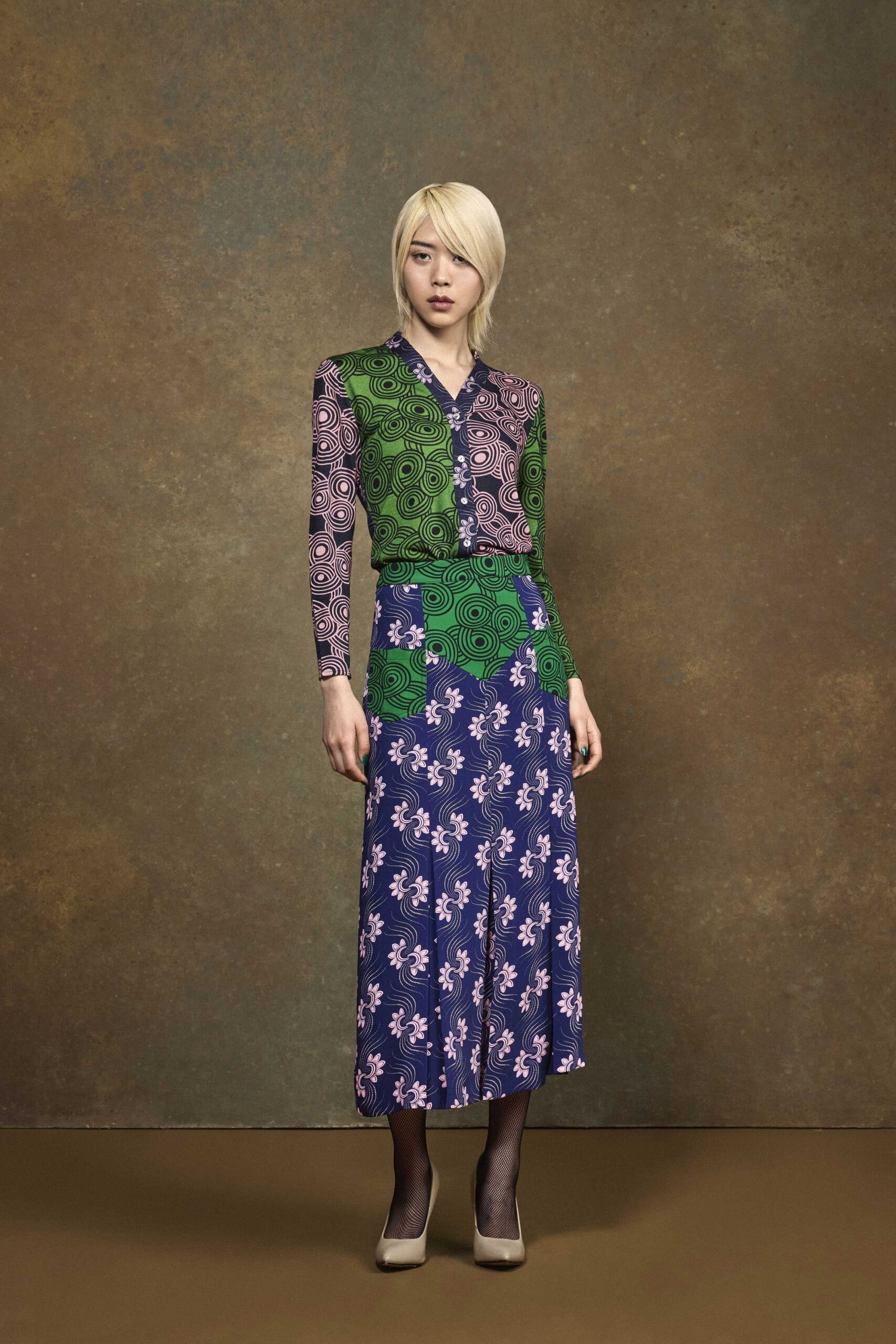 green long-sleeve collared fitted printed shirt