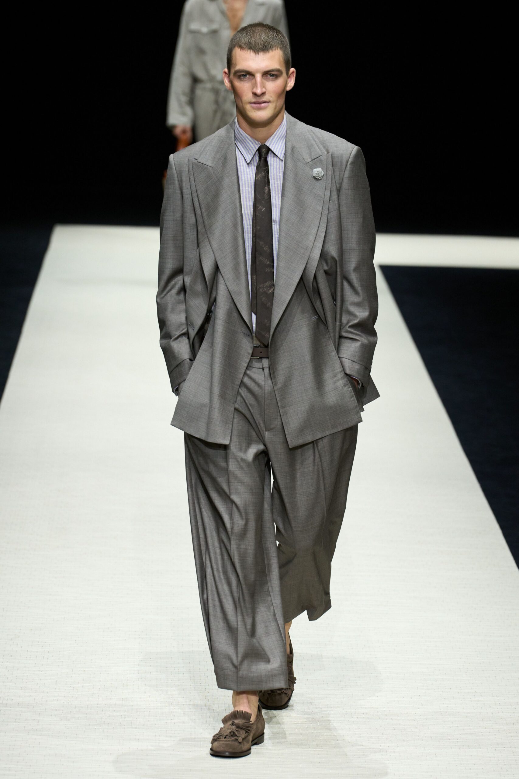 gray wool long-sleeve collared relaxed pleated buttoned suit