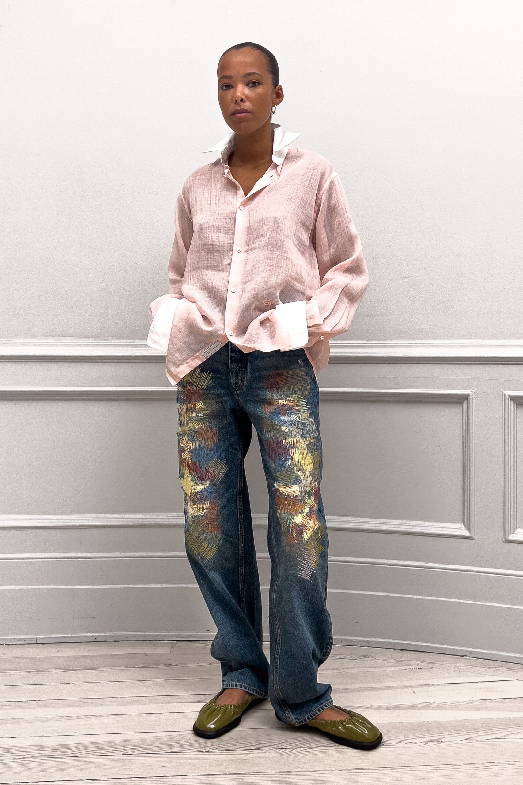 pink linen shirt with distressed jeans