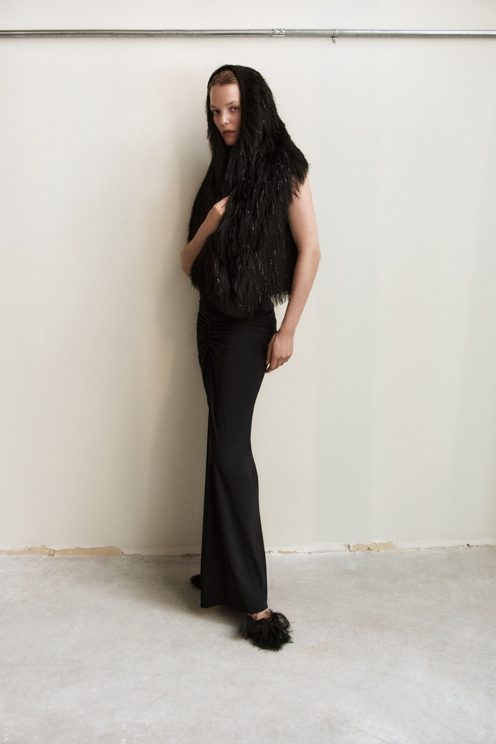 black fur sleeveless fitted fringed top