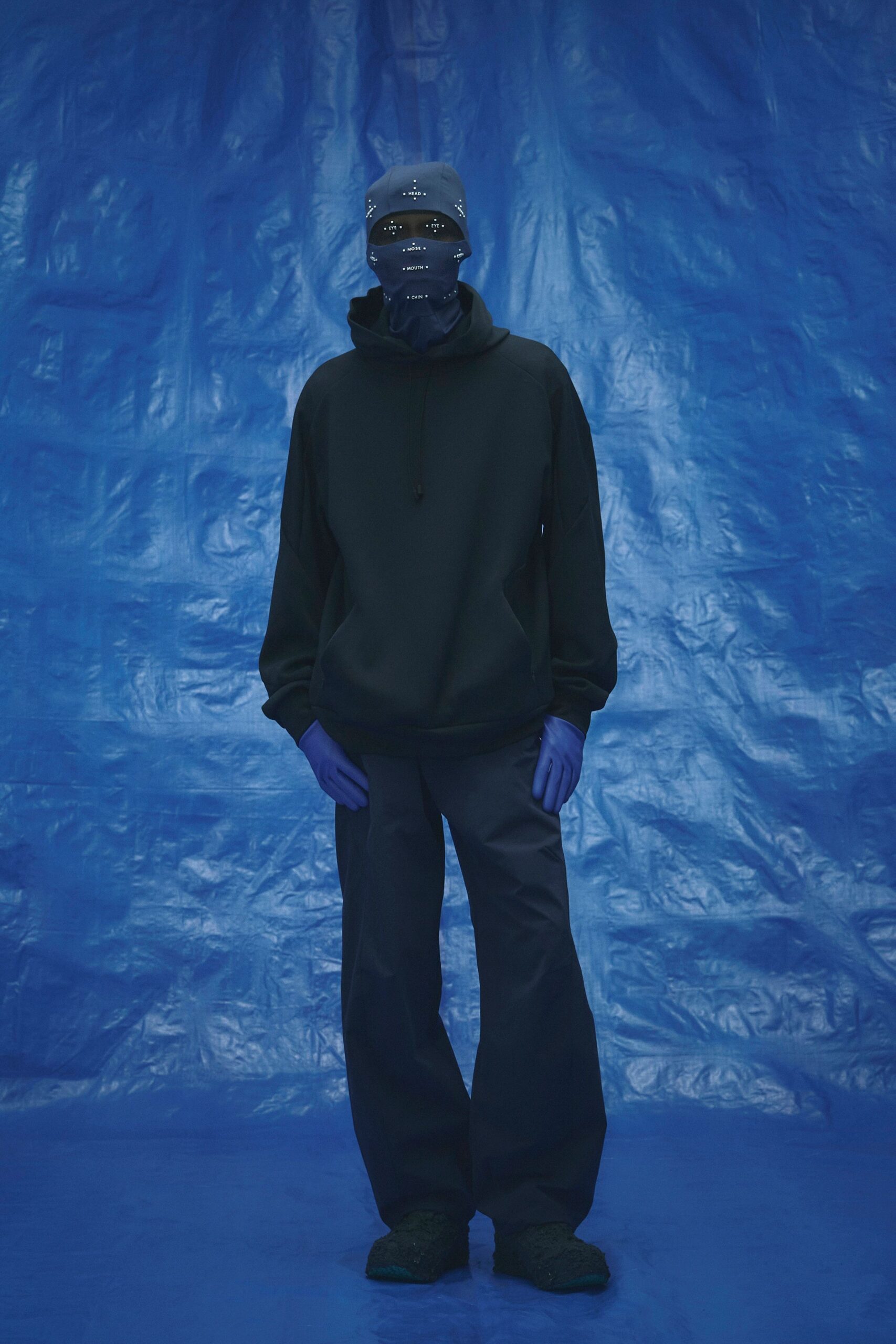 black hoodie and pants outfit