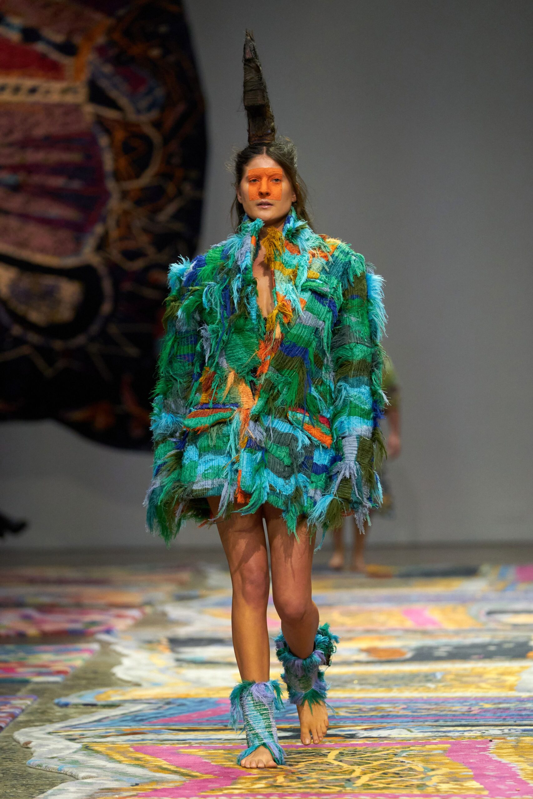 green long-sleeve oversized fringed coat