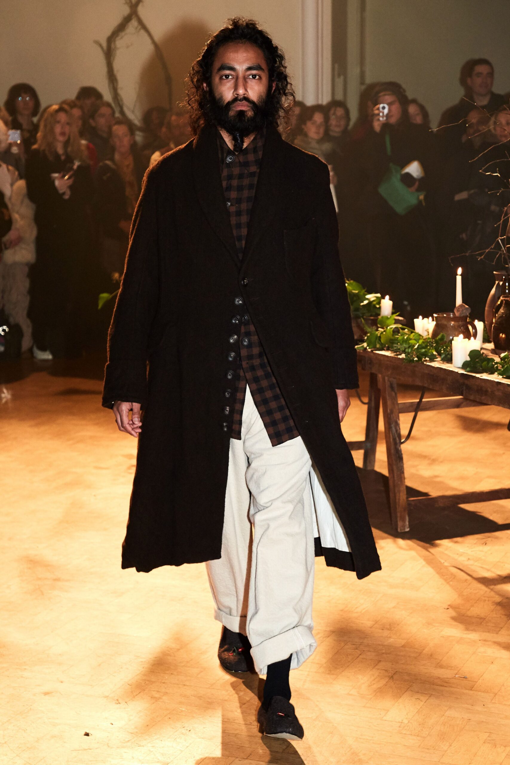 black wool long-sleeve collared relaxed buttoned coat
