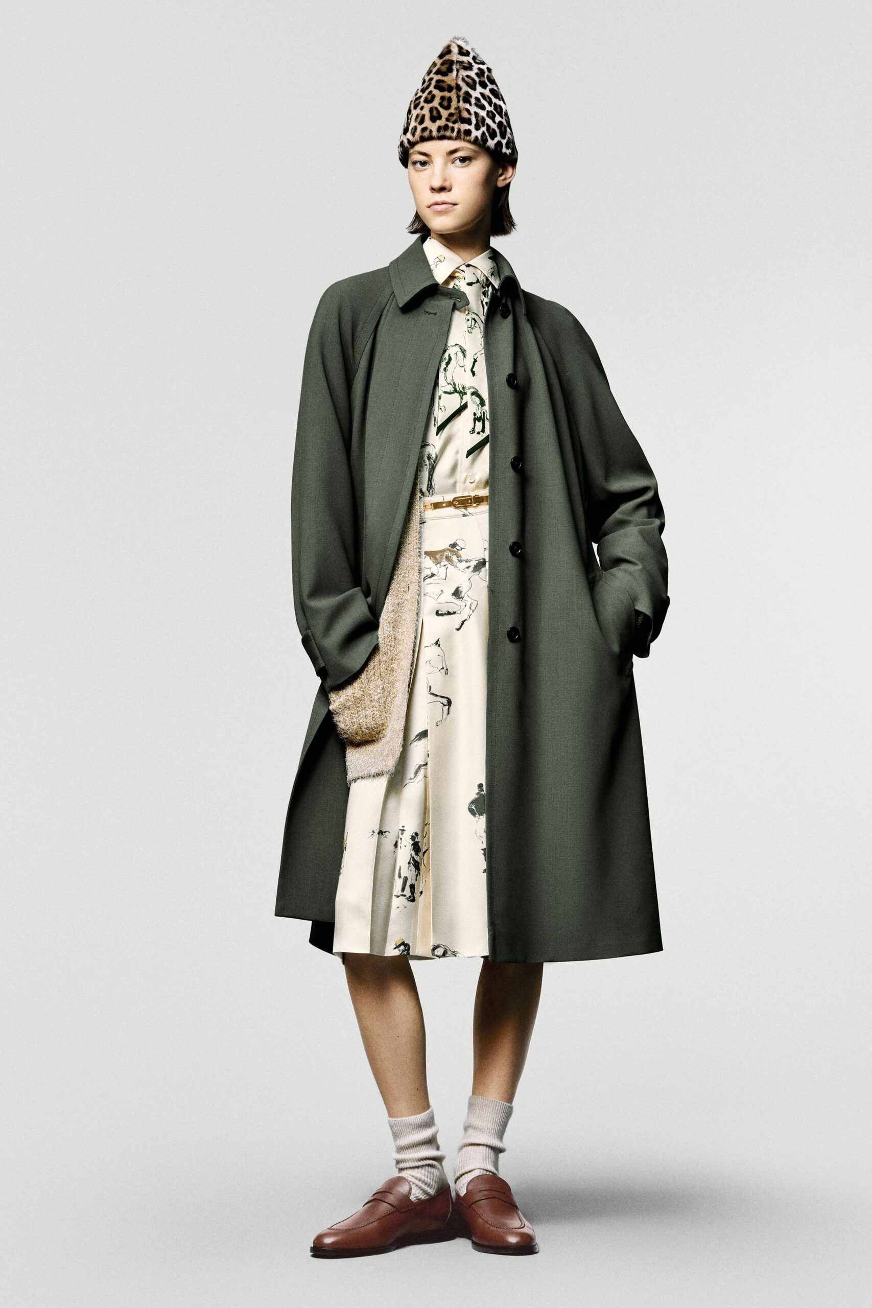 green wool long-sleeve collared relaxed buttoned coat