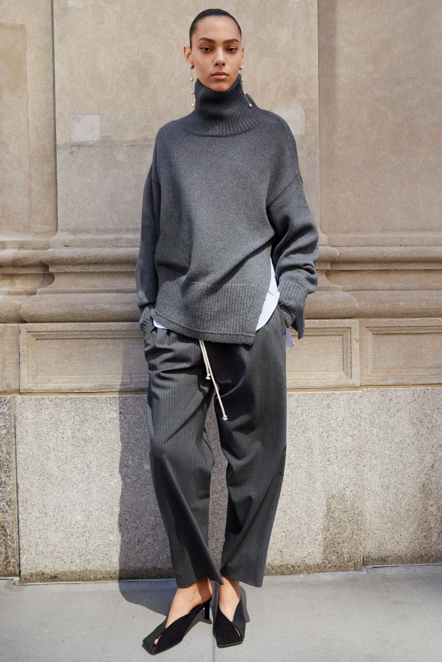 gray wool long-sleeve turtleneck oversized ribbed sweater