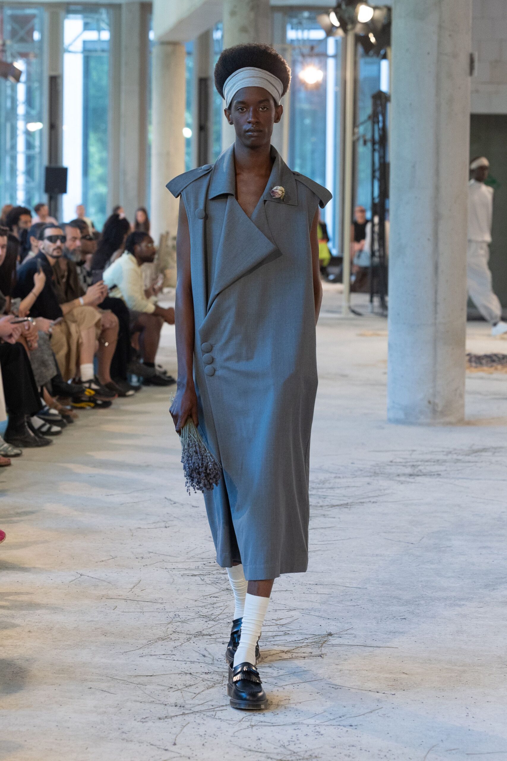 gray cotton sleeveless collared relaxed buttoned midi dress
