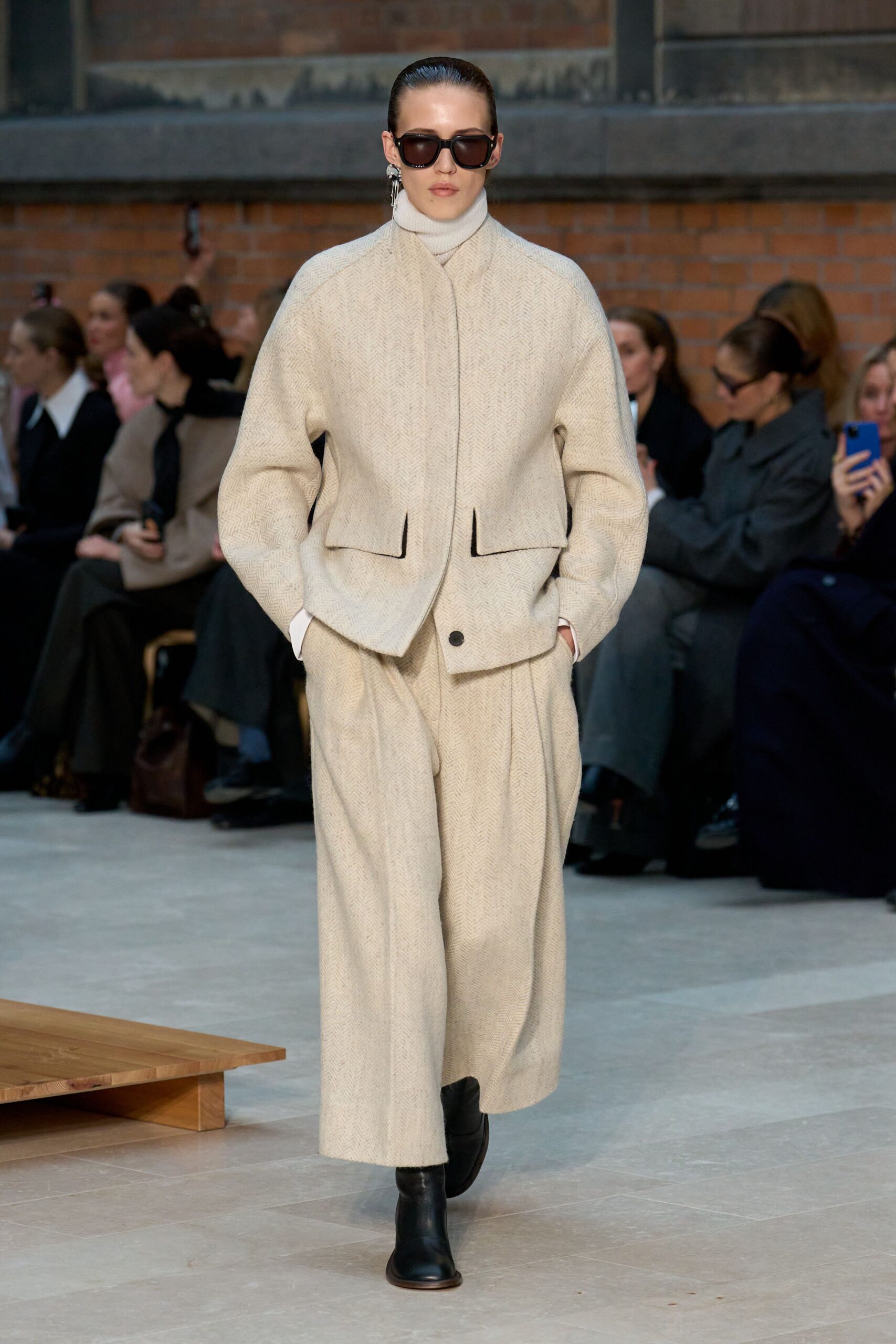 beige wool long-sleeve collared relaxed buttoned jacket