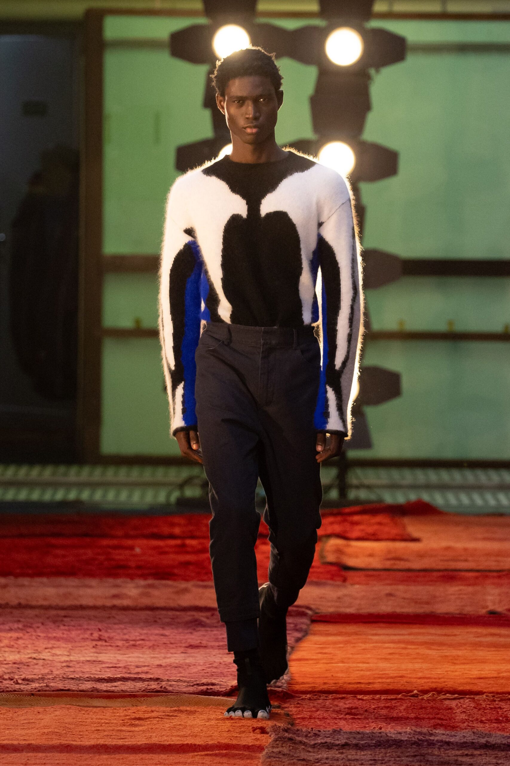 black wool long-sleeve fitted printed sweater